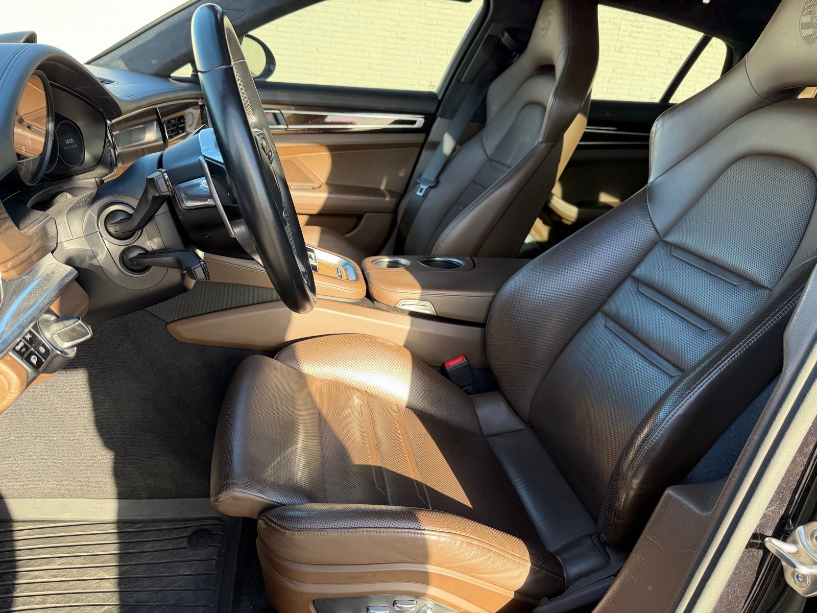 2017 Porsche Panamera thumbnail 20