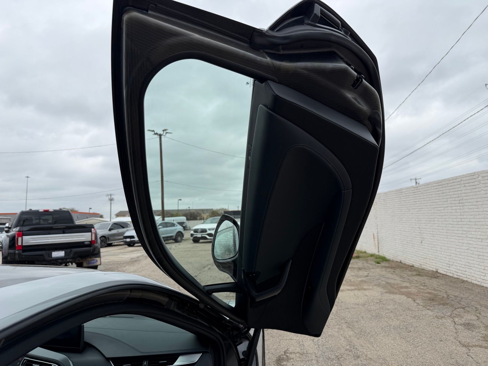 2016 BMW i8 thumbnail 26