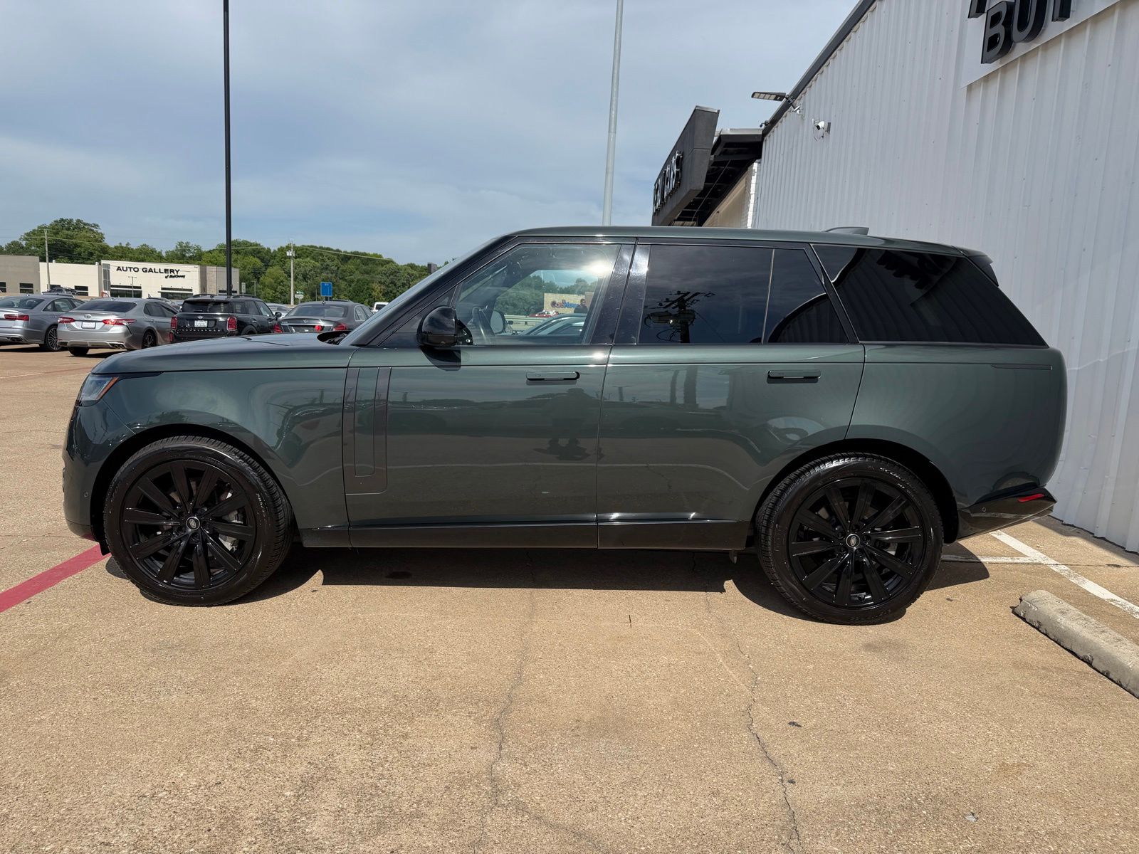 2023 Land Rover Range Rover SE - Photo 3