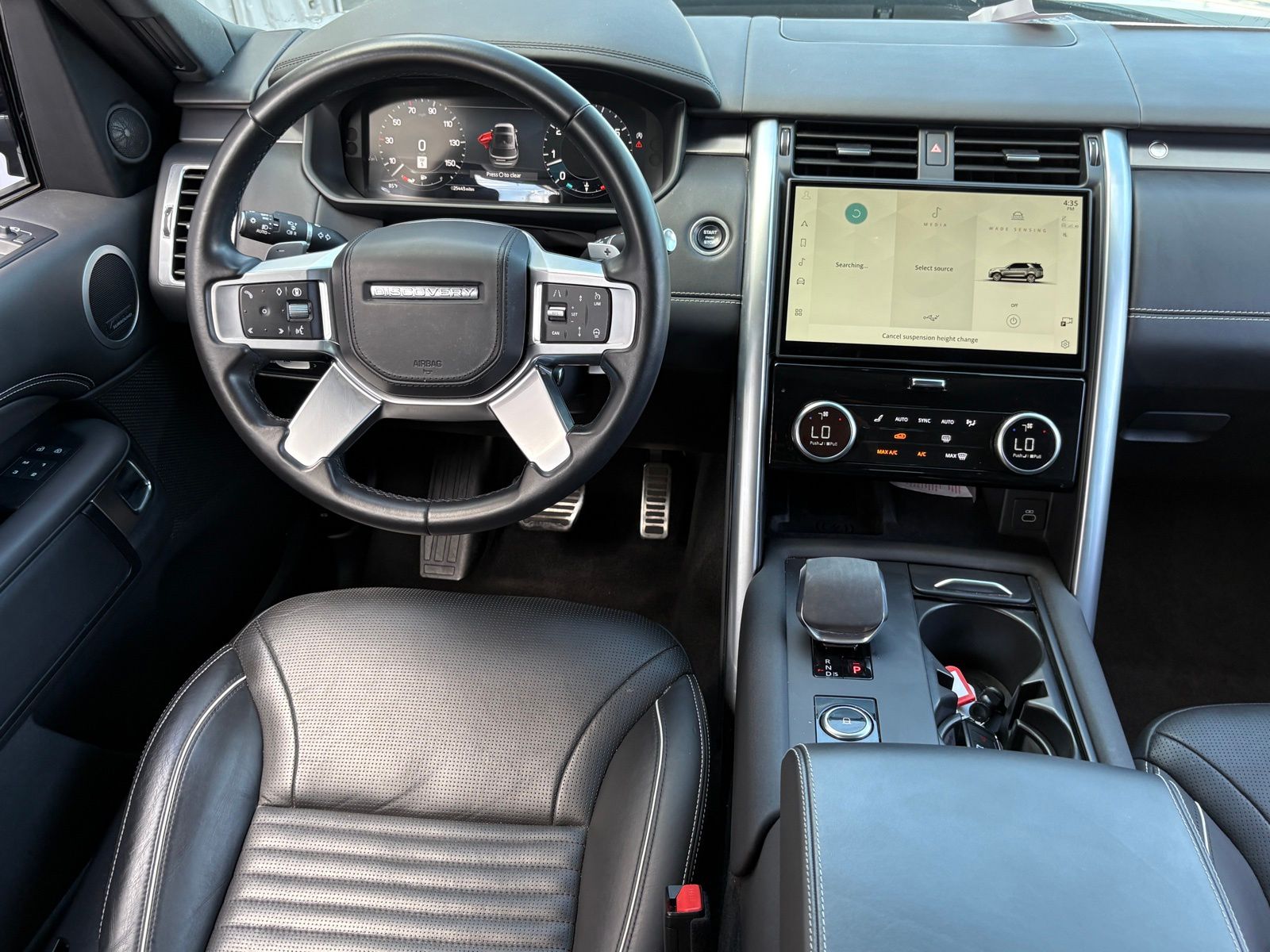 2024 Land Rover Discovery Metropolitan Edition - Photo 16