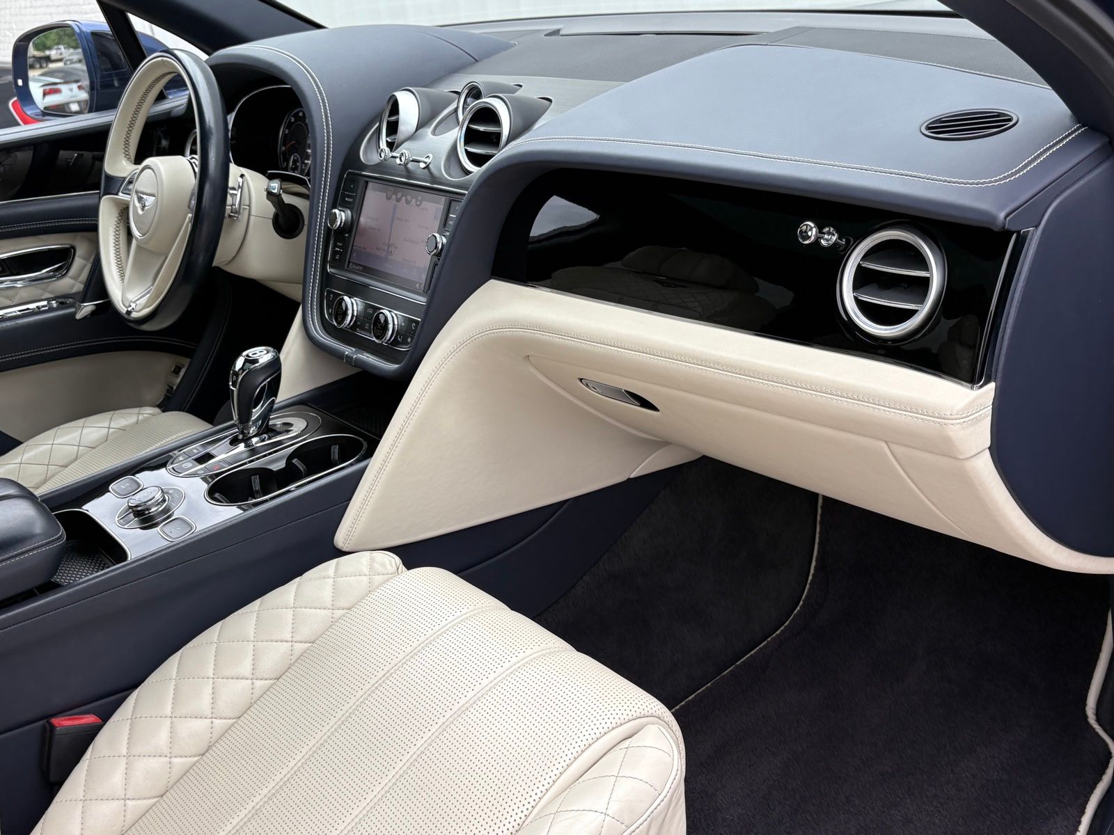 2019 Bentley Bentayga thumbnail 47