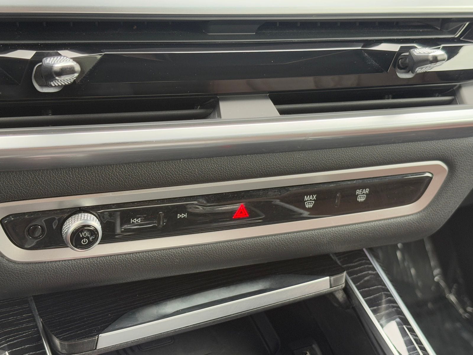 2023 BMW X7 thumbnail 29