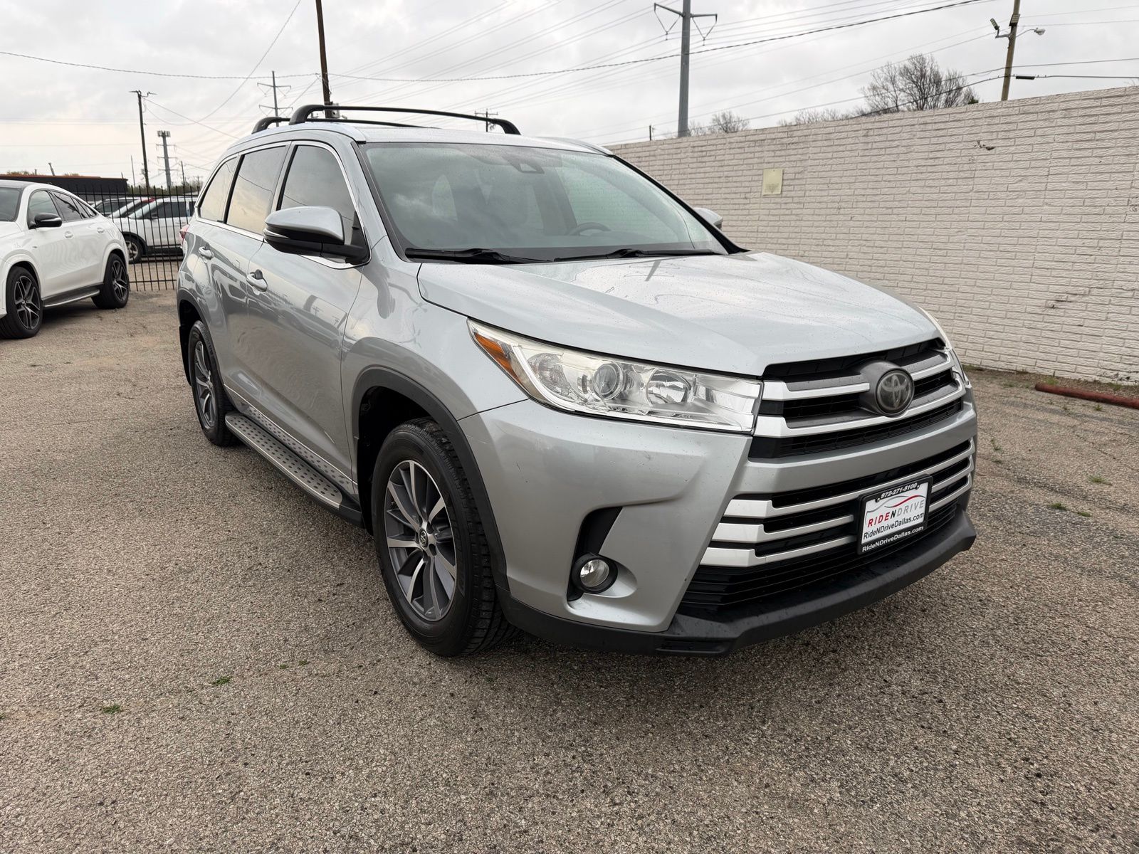 2017 Toyota Highlander thumbnail 9