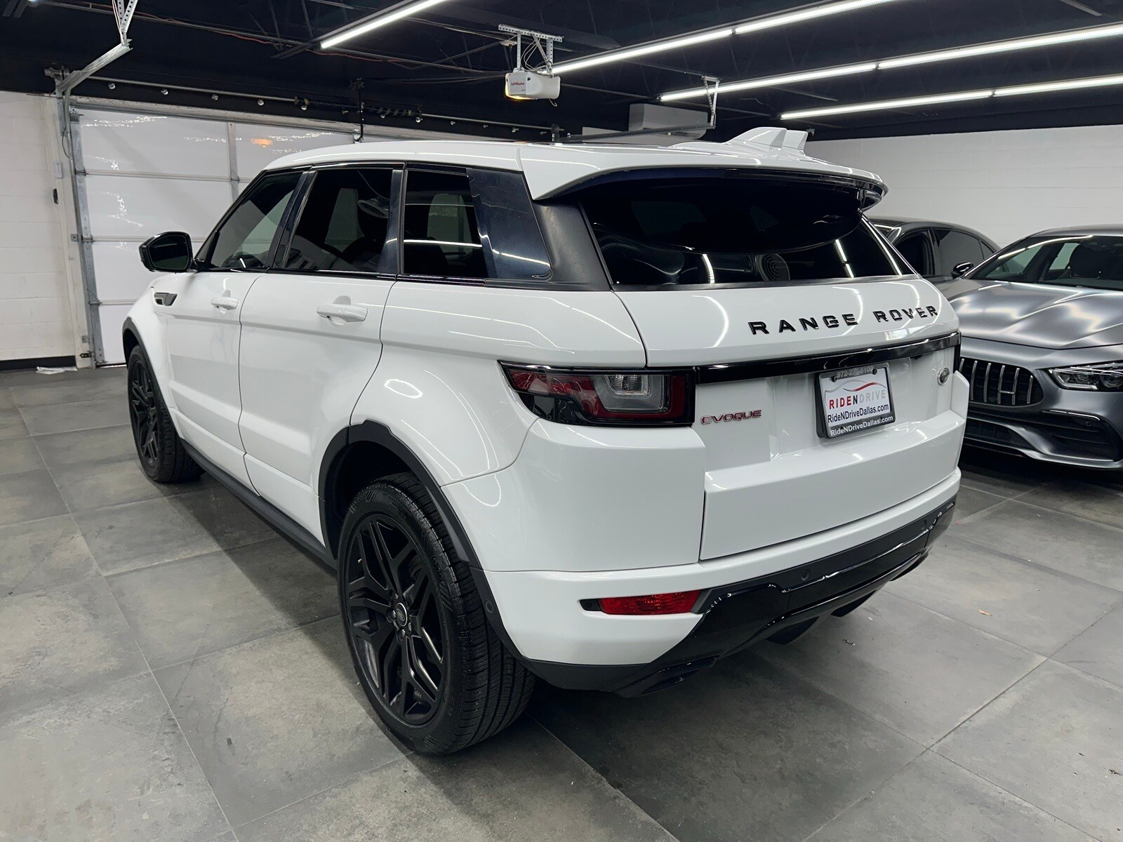 2019 Land Rover Range Rover Evoque HSE Dynamic photo 4