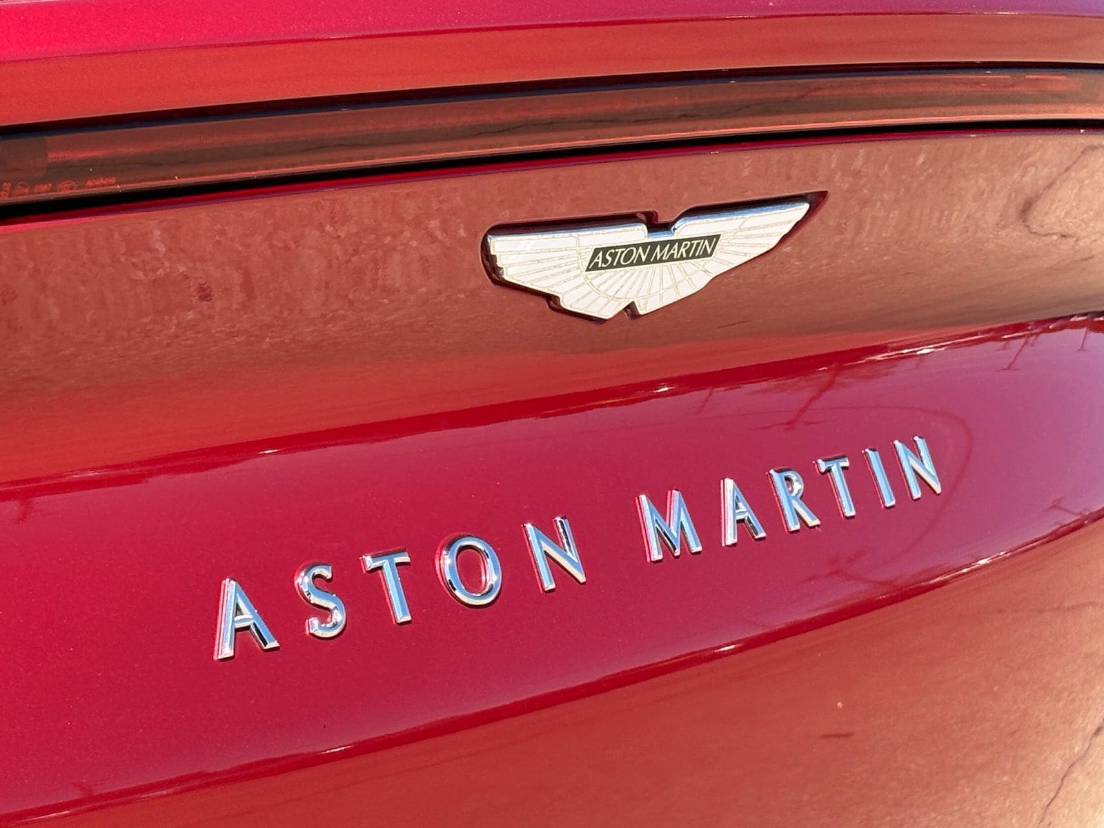 2021 Aston Martin DBX thumbnail 12