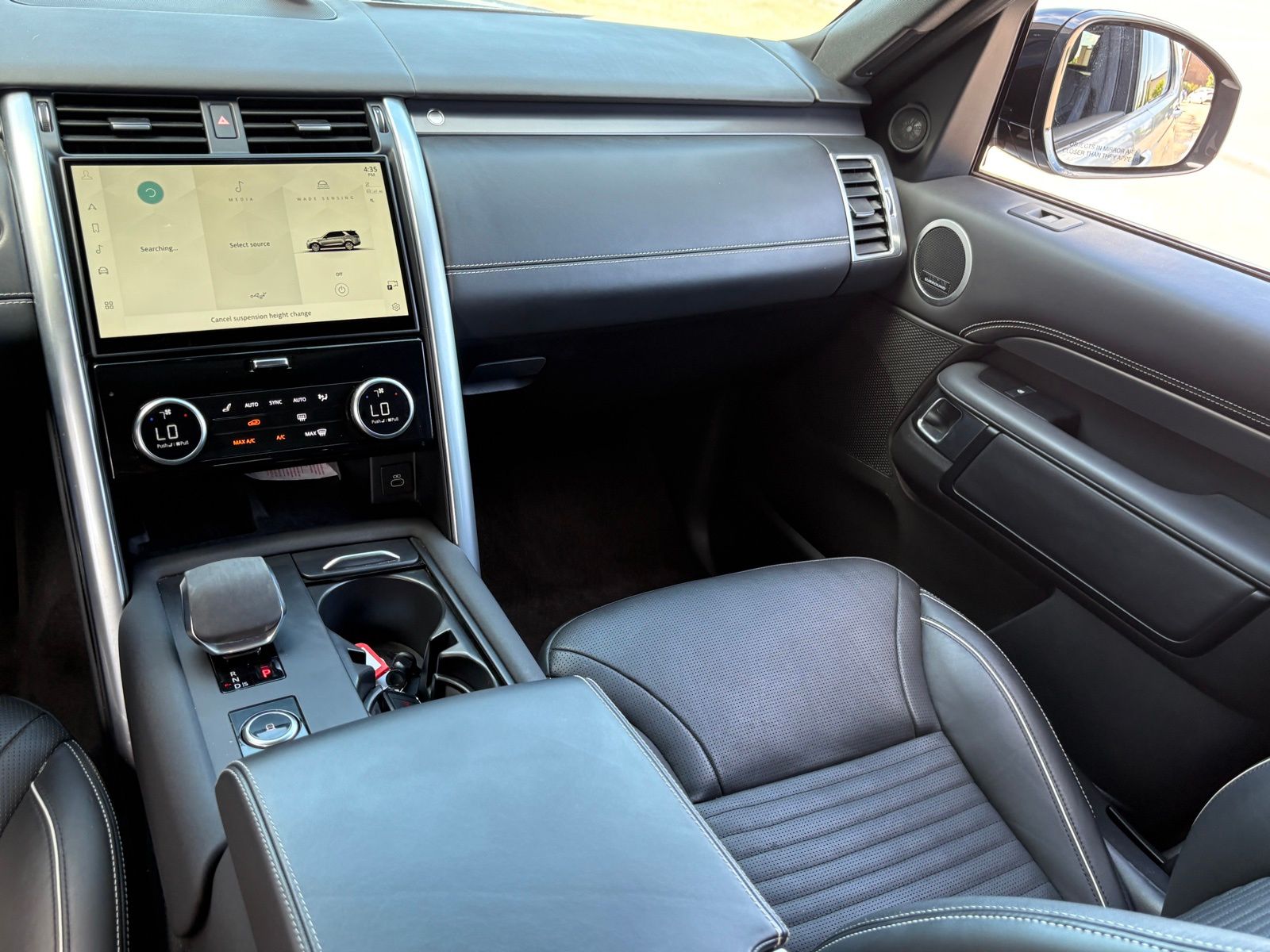 2024 Land Rover Discovery Metropolitan Edition - Photo 17