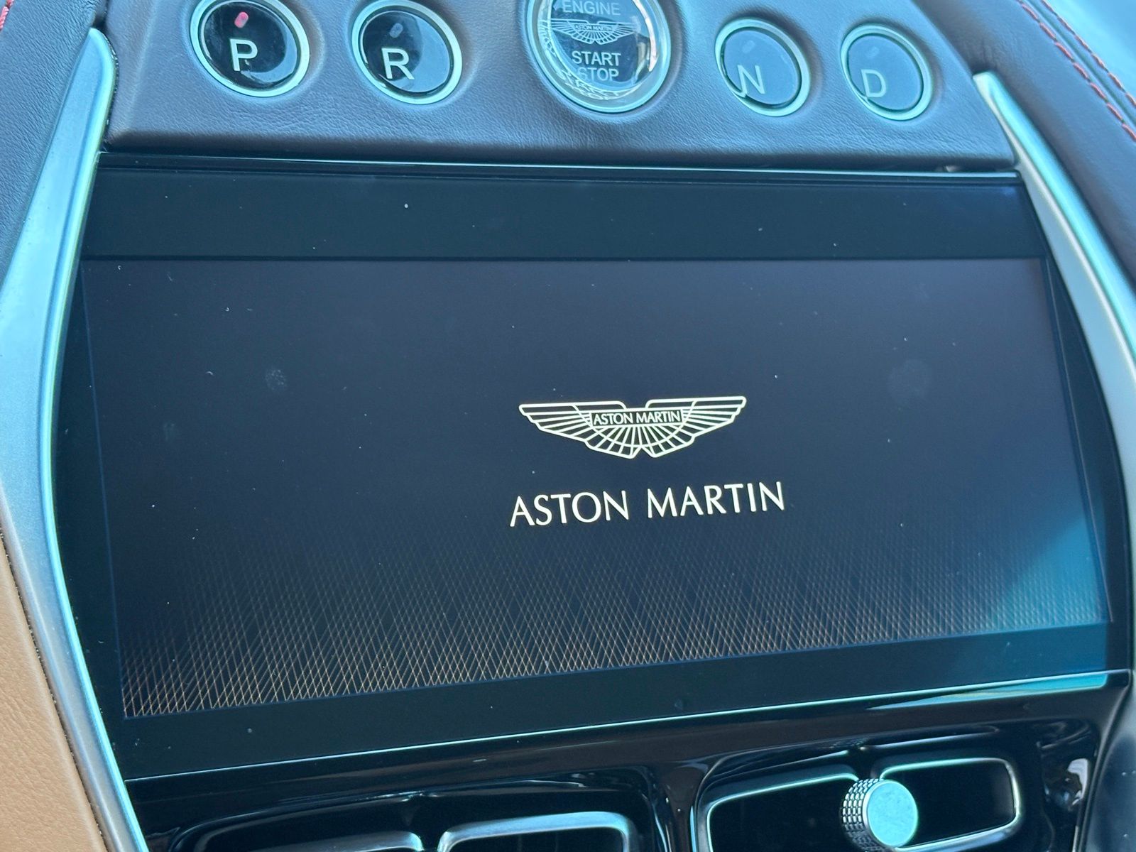 2021 Aston Martin DBX thumbnail 24