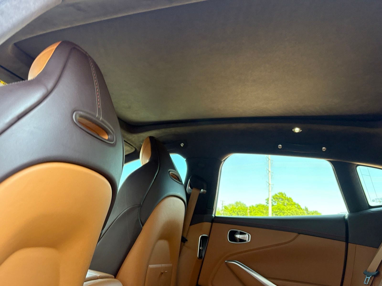 2021 Aston Martin DBX thumbnail 42