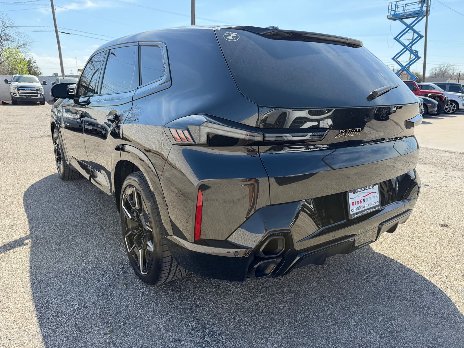 2024 BMW XM thumbnail 5