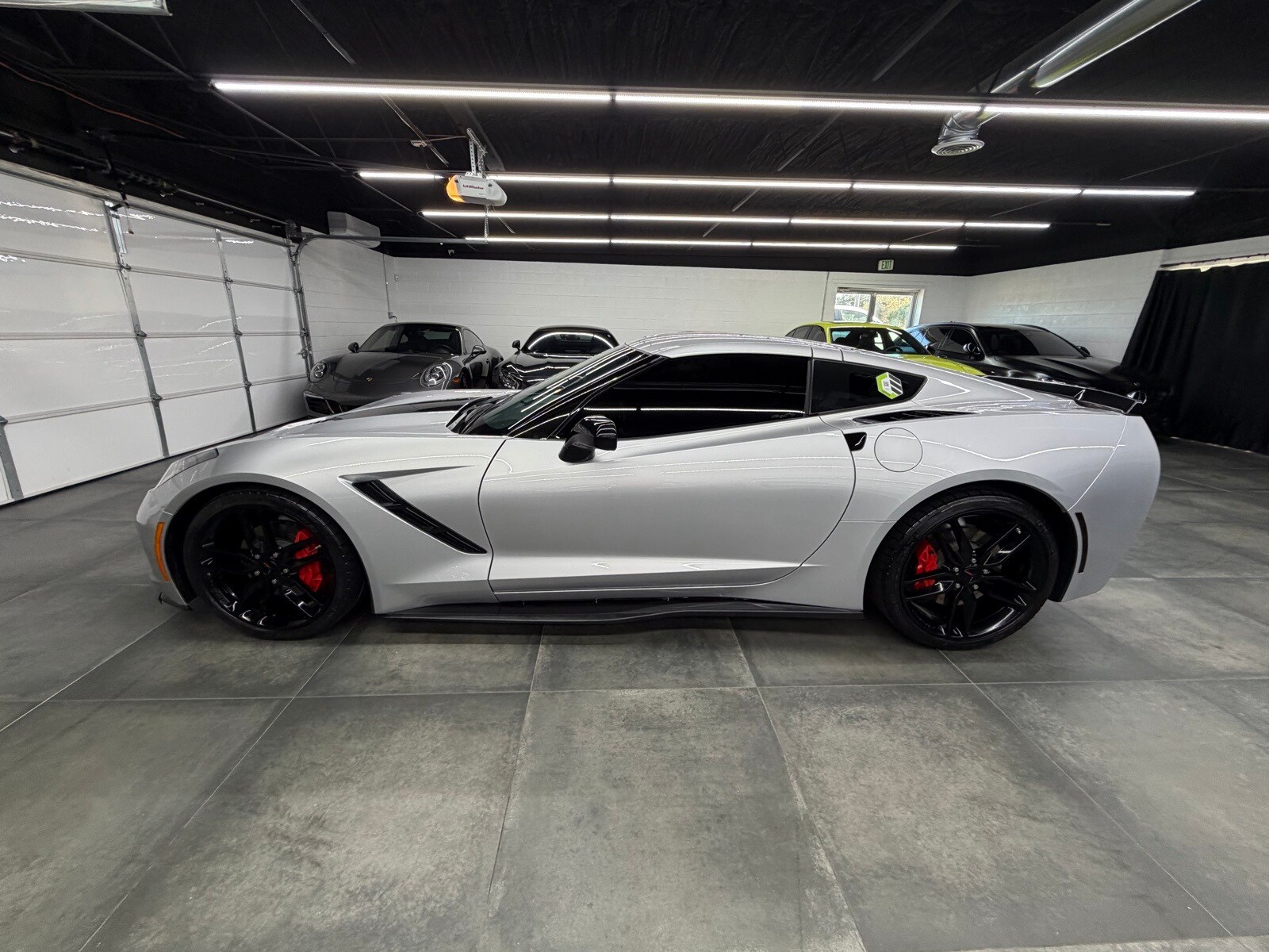 2019 Chevrolet Corvette Stingray 1LT photo 3