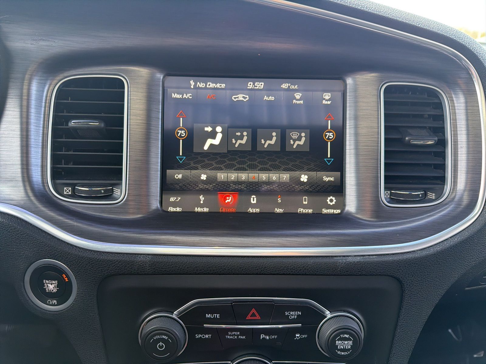 2018 Dodge Charger thumbnail 16