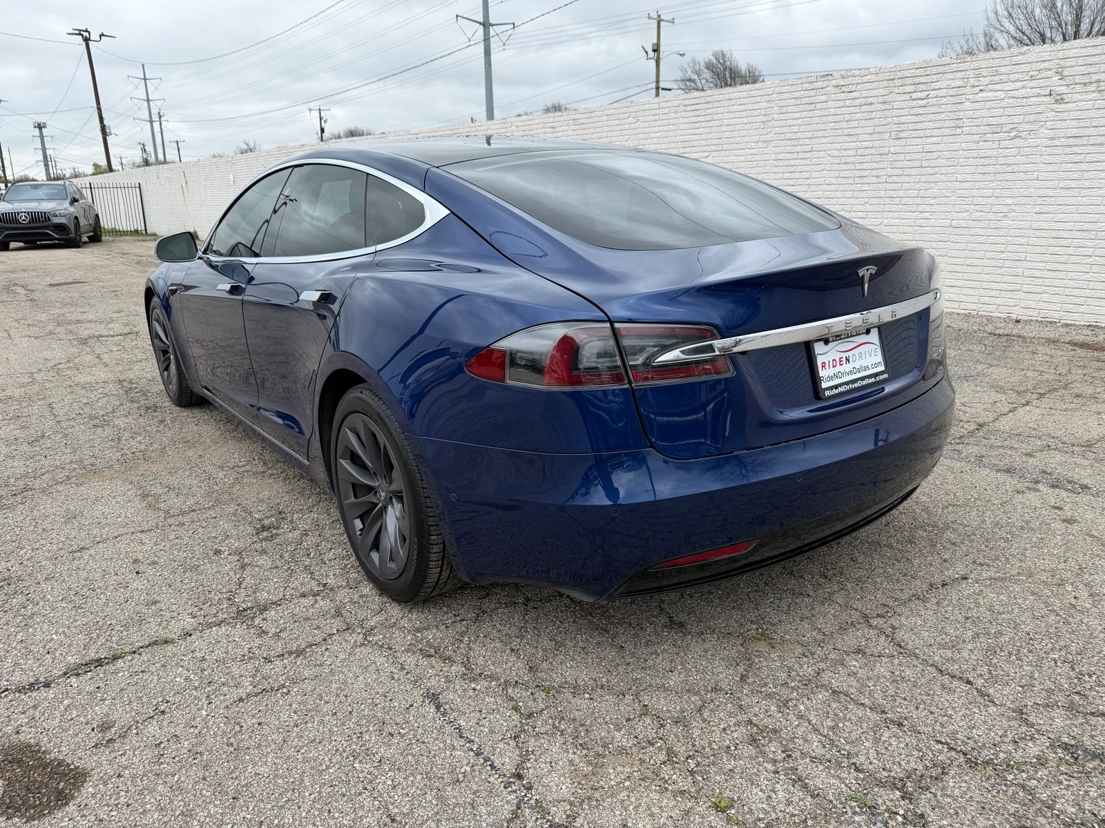 2020 Tesla Model S thumbnail 5