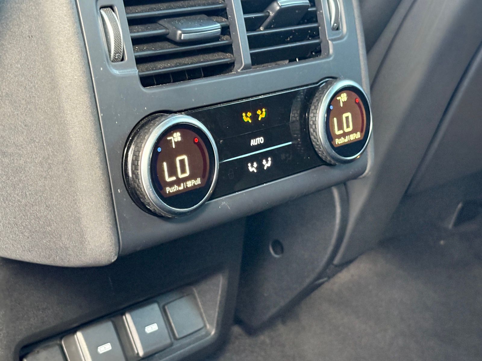 2024 Land Rover Discovery Metropolitan Edition - Photo 41