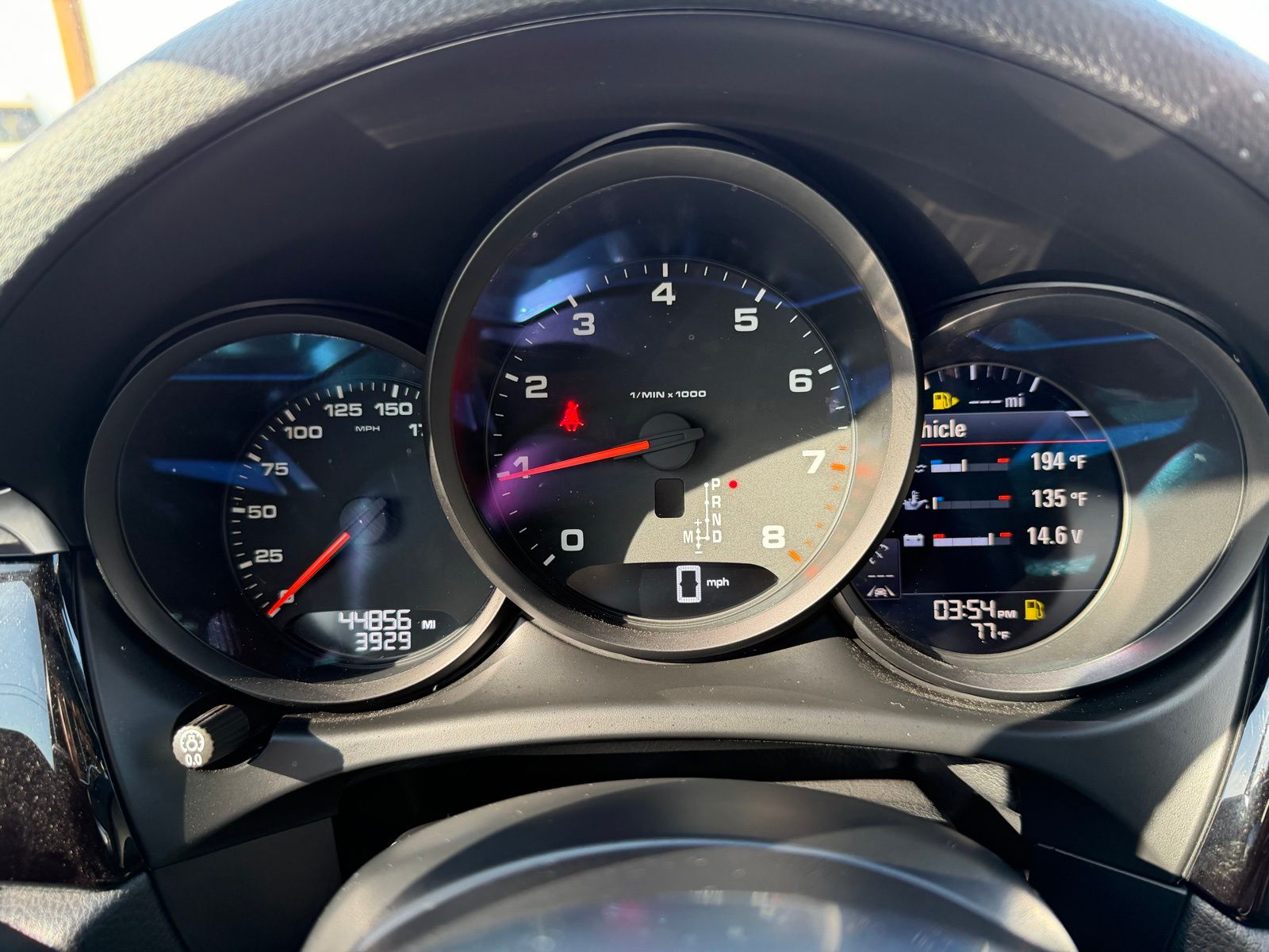 2020 Porsche Macan thumbnail 14