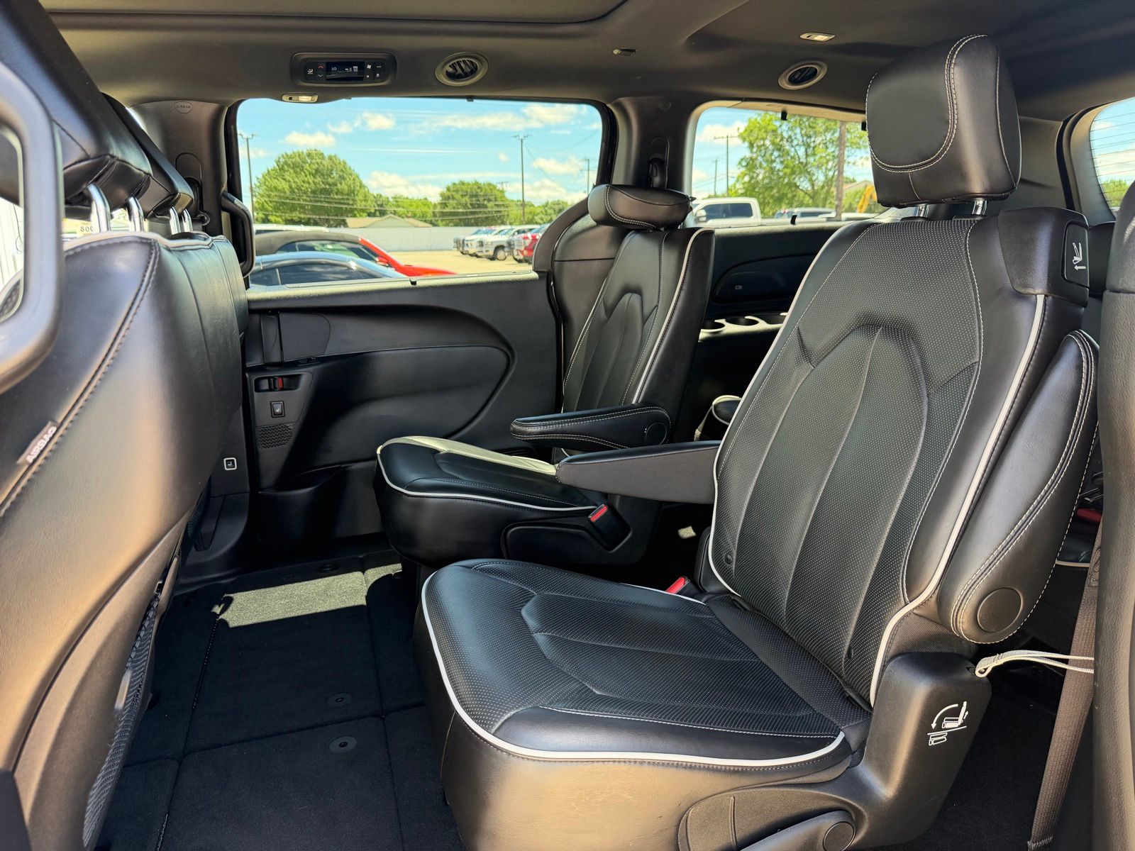 2025 Chrysler Pacifica Limited - Photo 22