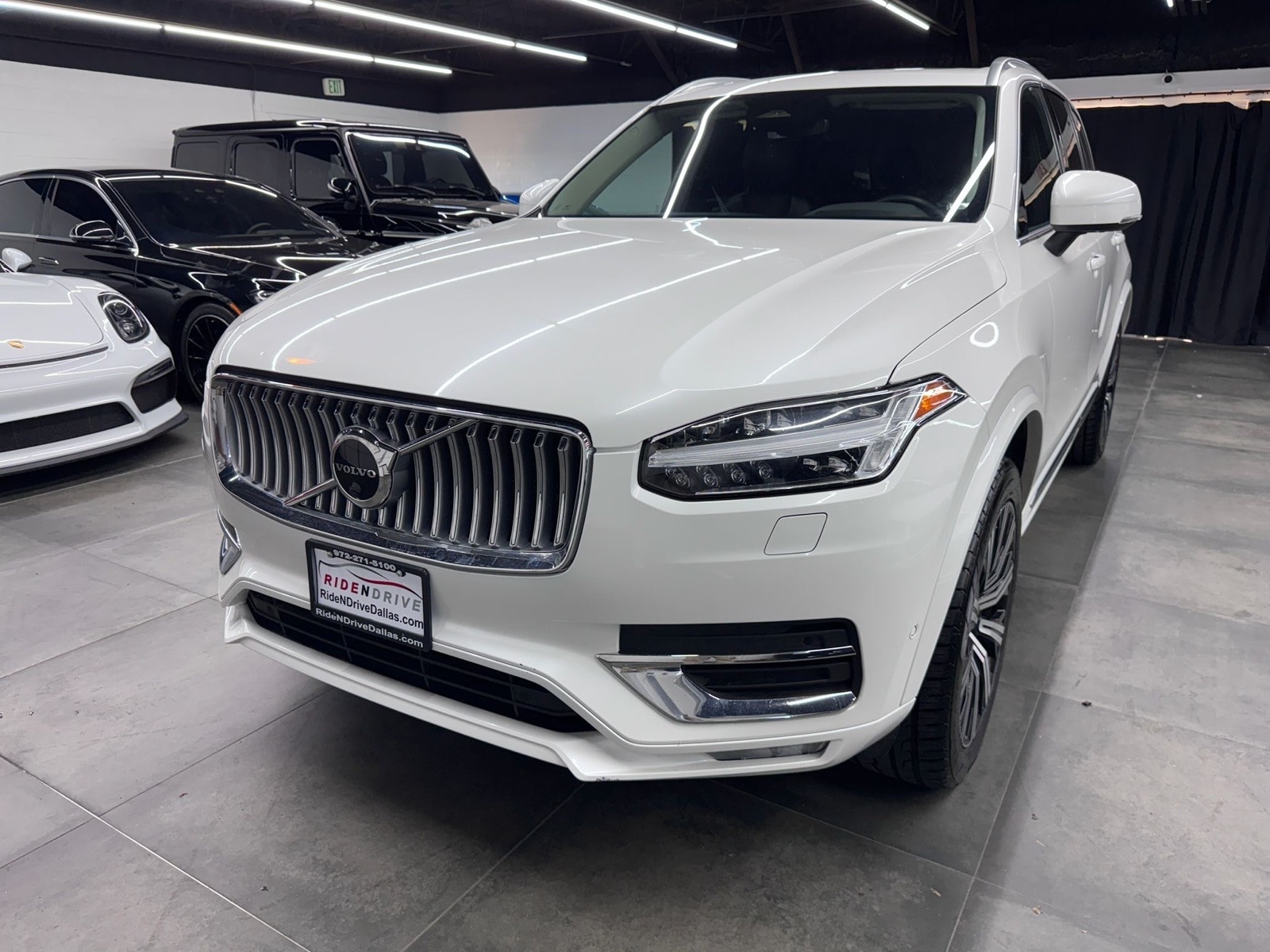 2023 Volvo XC90 Plus's photo