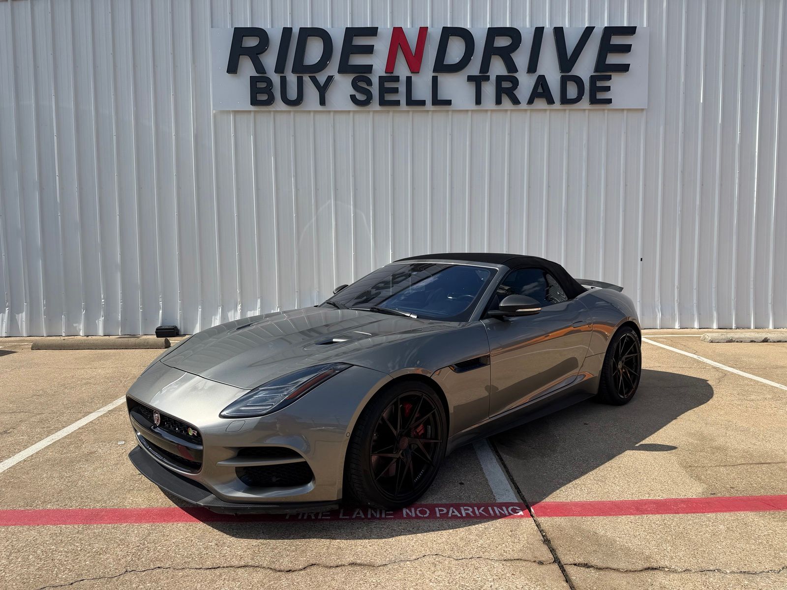2018 Jaguar F-TYPE R Convertible's photo