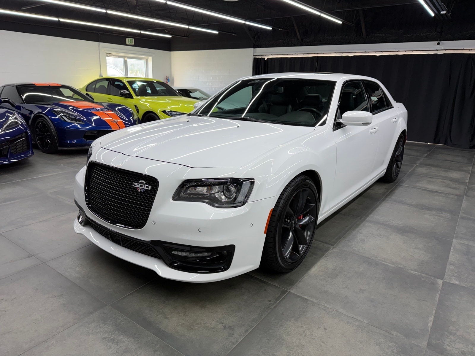 2023 Chrysler 300 C's photo