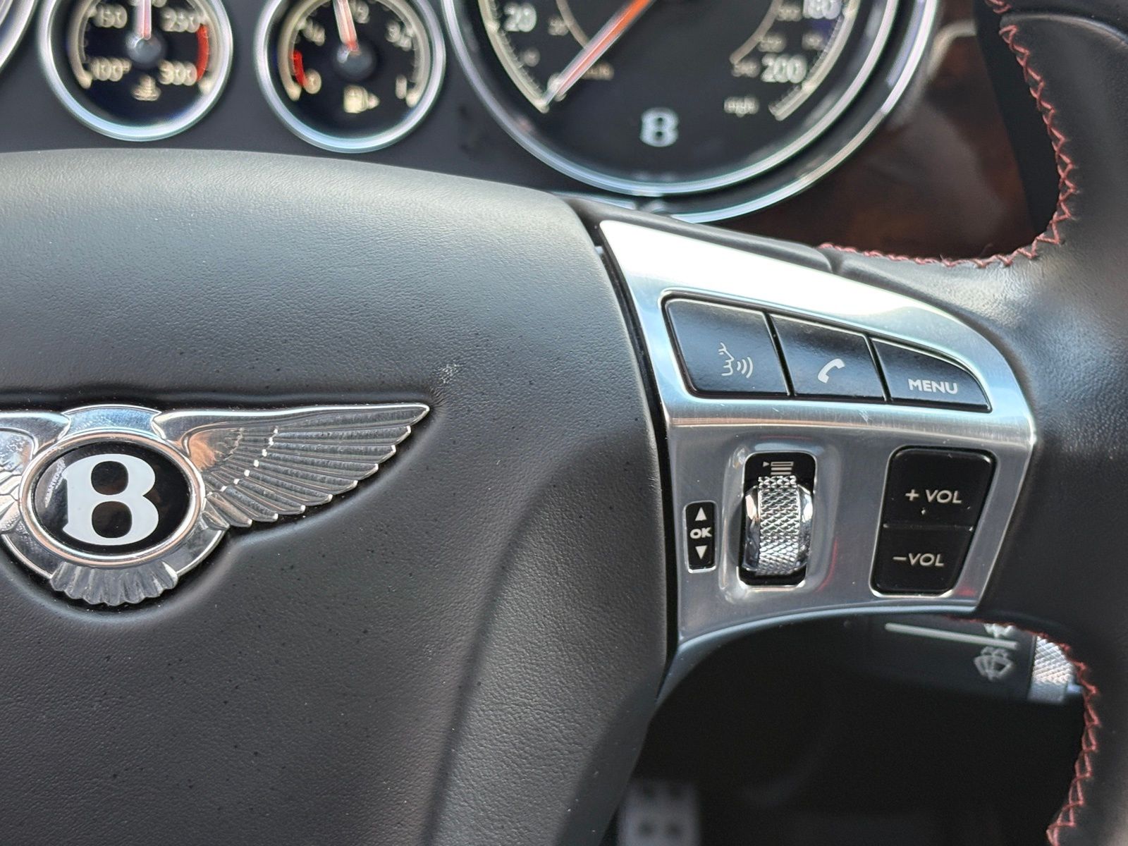 2018 Bentley Flying Spur thumbnail 21