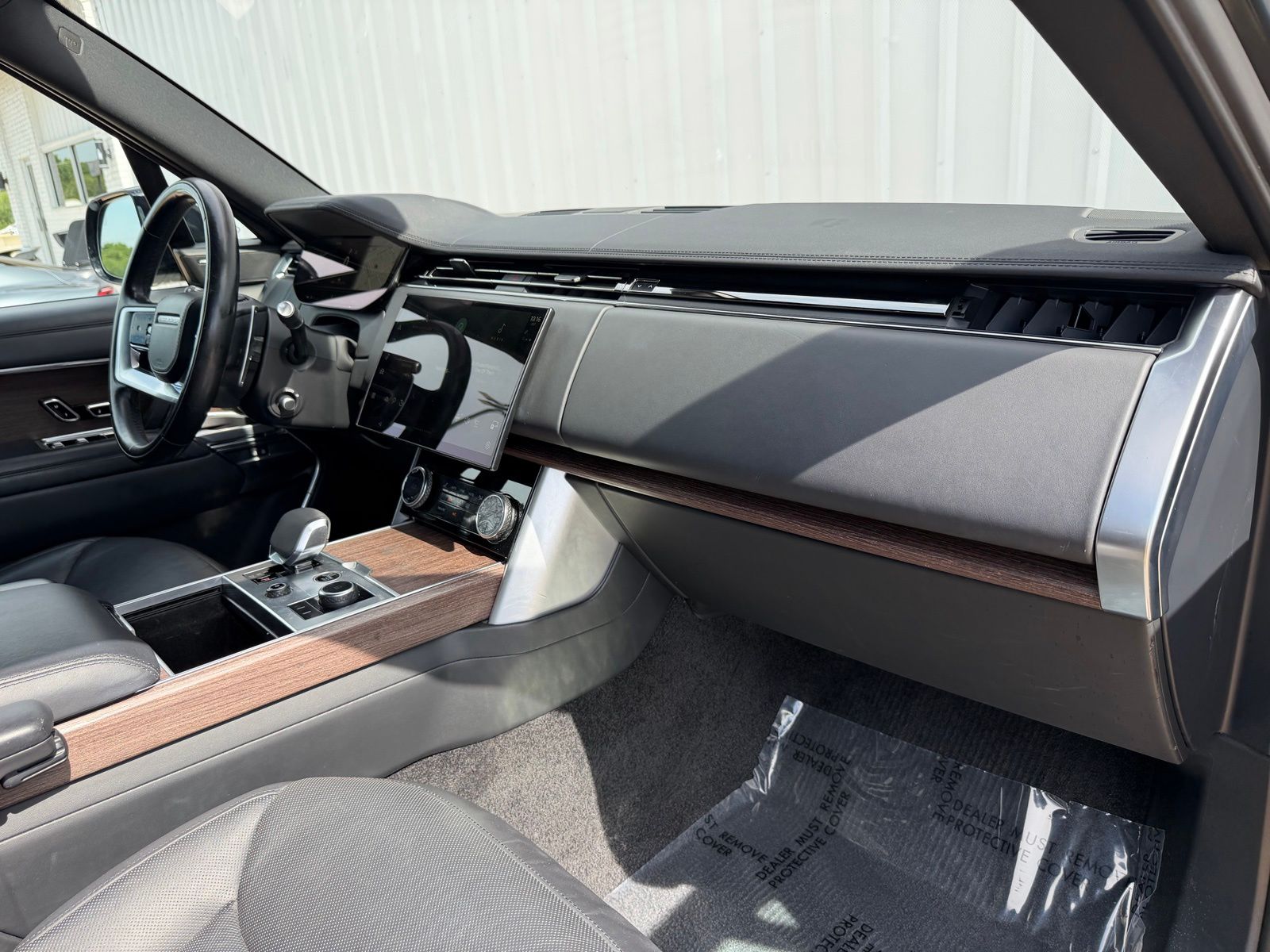 2023 Land Rover Range Rover SE - Photo 17