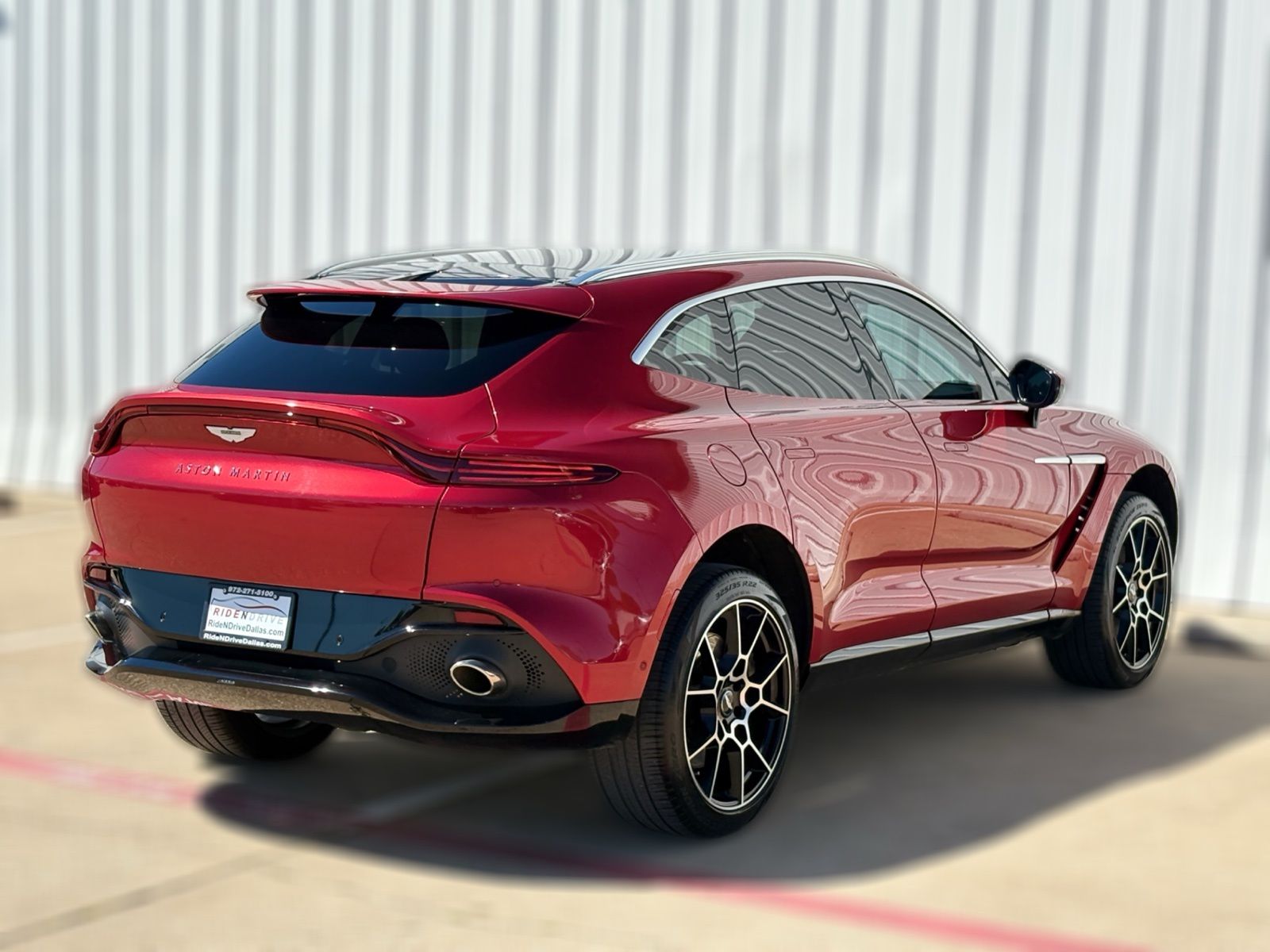 2021 Aston Martin DBX thumbnail 9