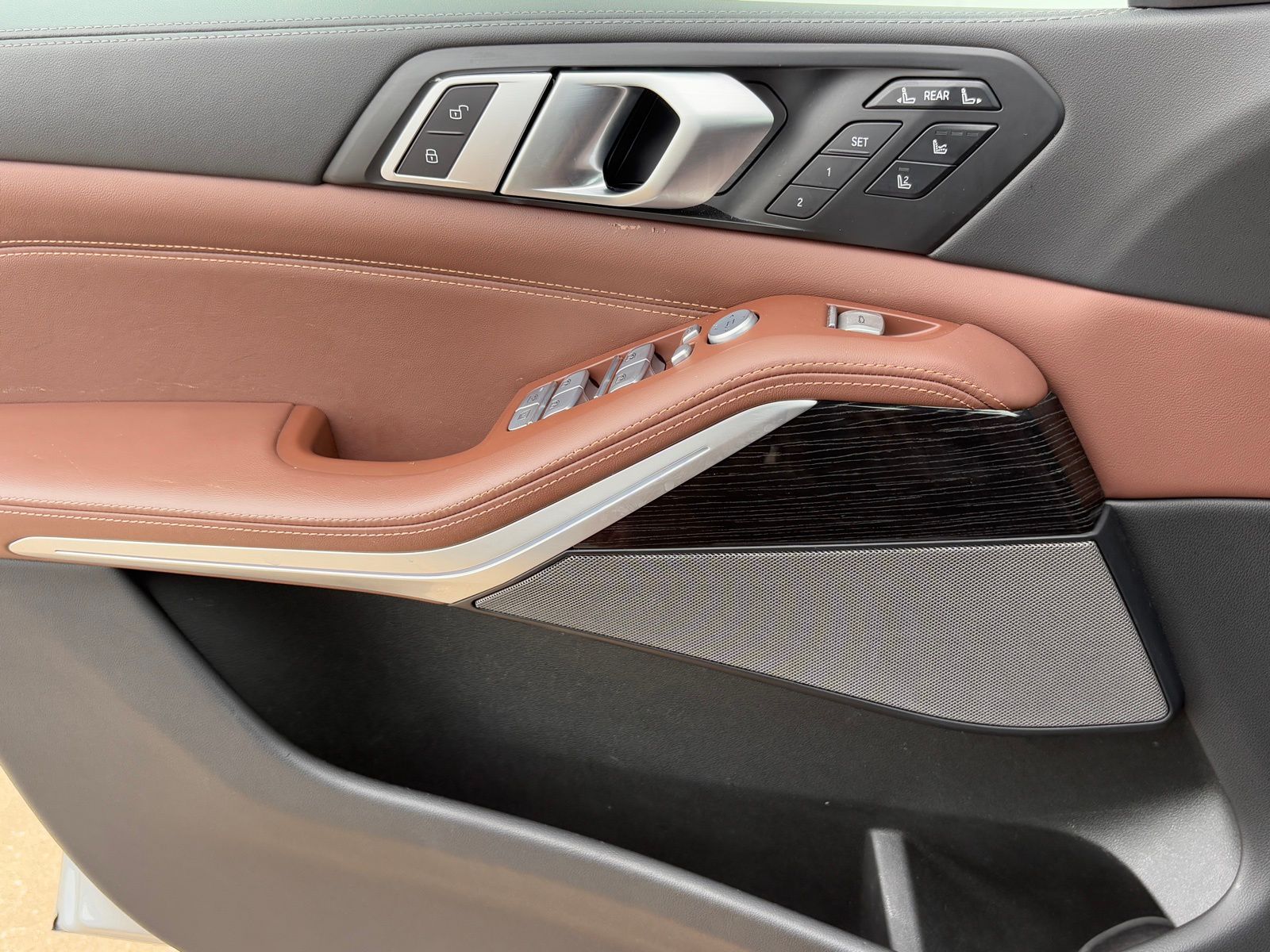 2023 BMW X7 thumbnail 35