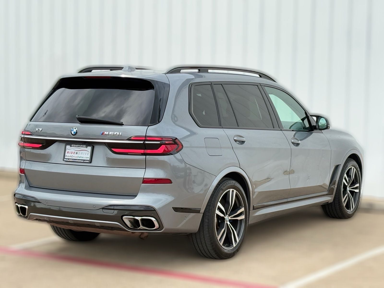 2023 BMW X7 thumbnail 9