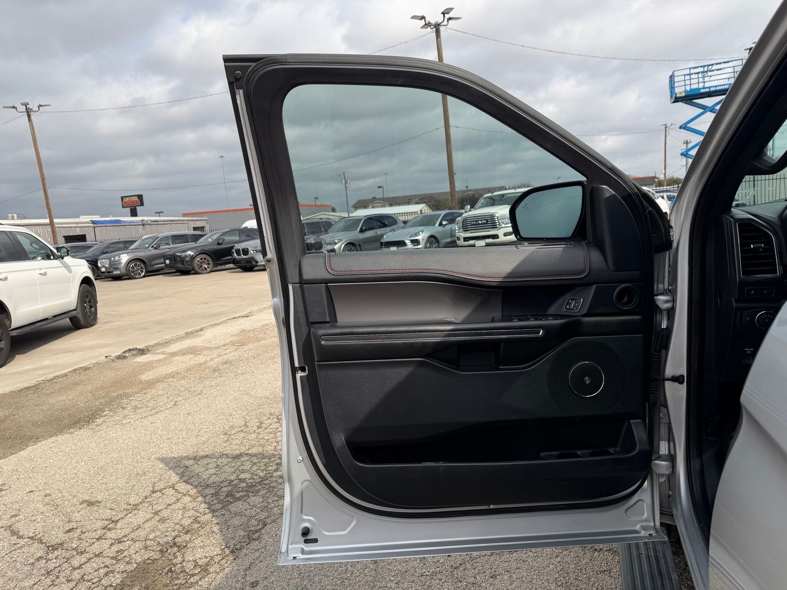 2019 Ford Expedition thumbnail 19