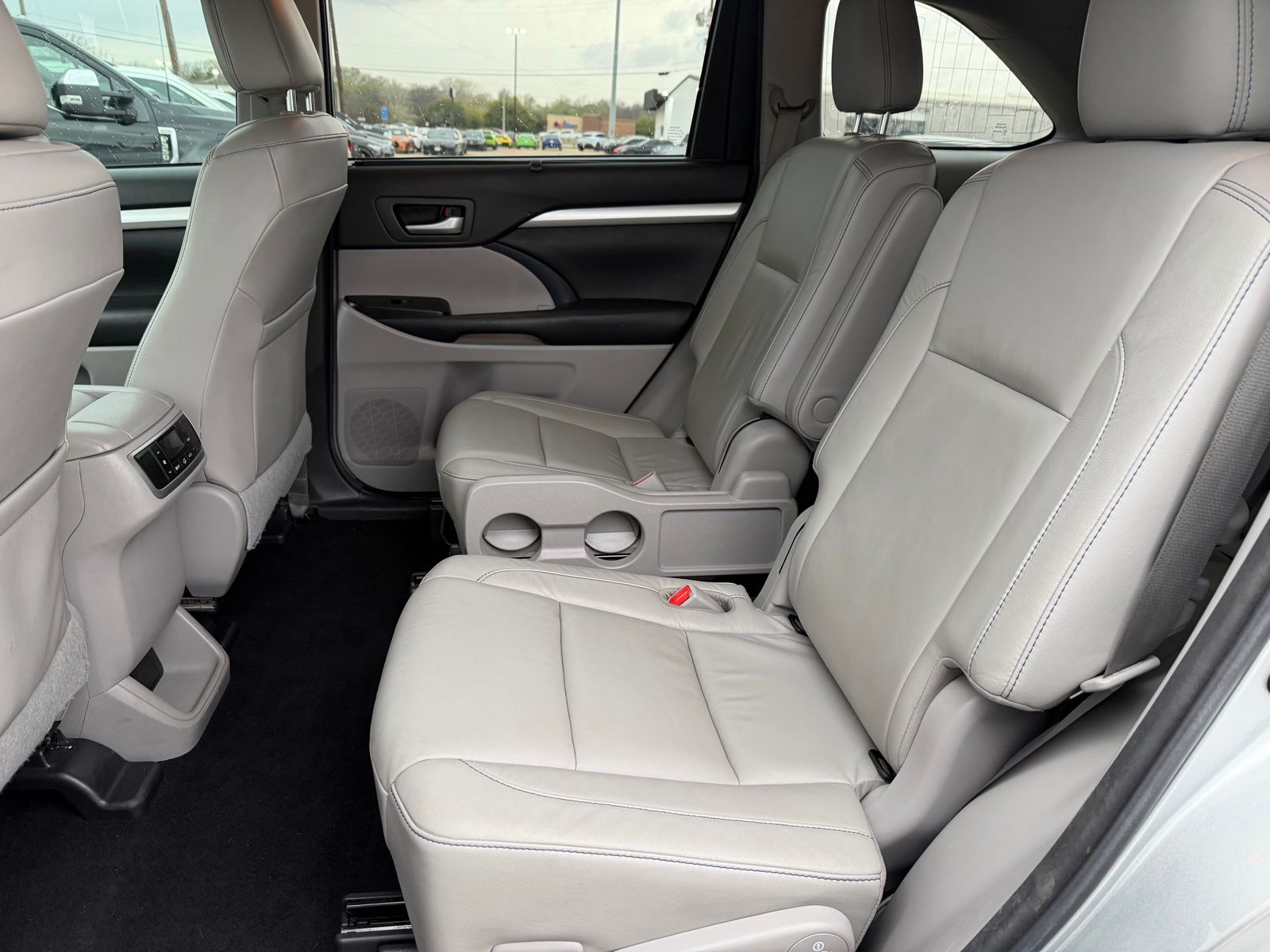 2017 Toyota Highlander thumbnail 21