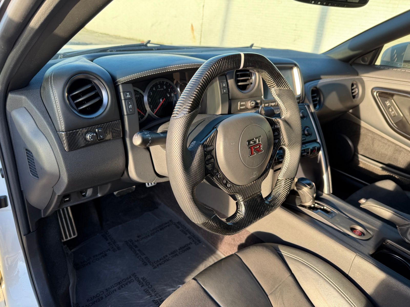 2015 Nissan GT-R thumbnail 18