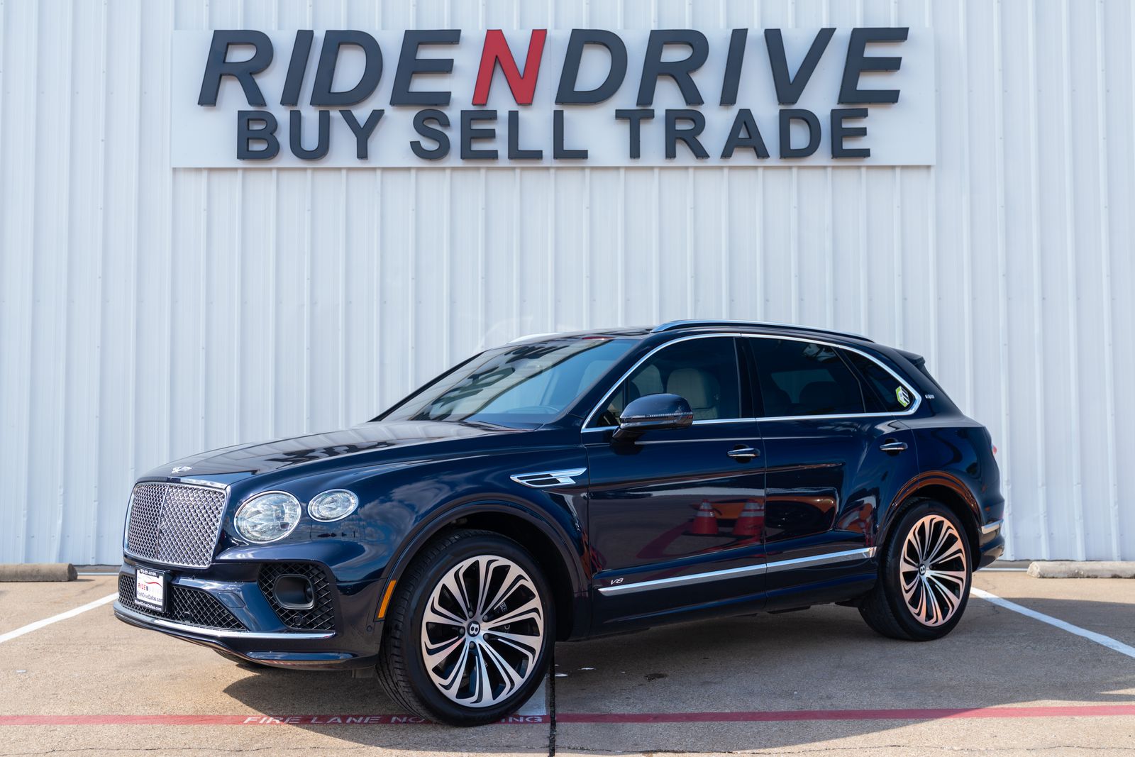 2021 Bentley Bentayga V8's photo