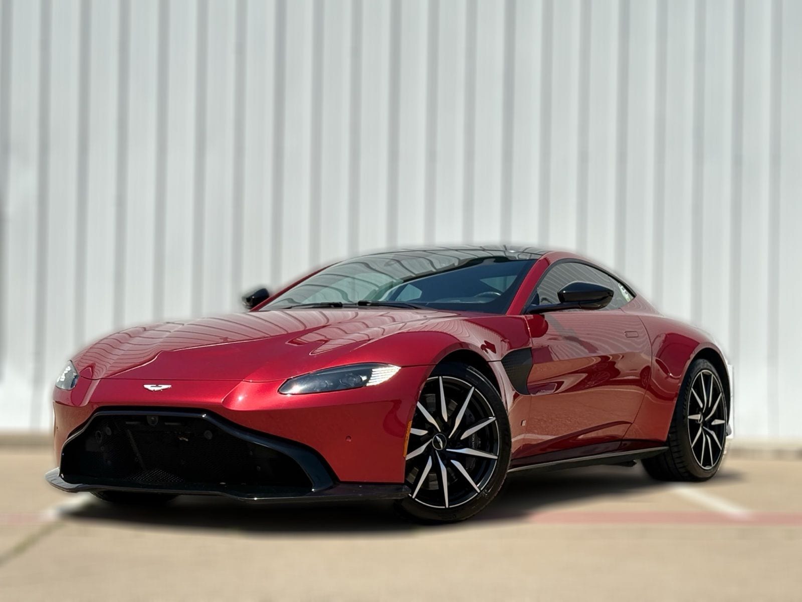 2019 Aston Martin Vantage - Image 2