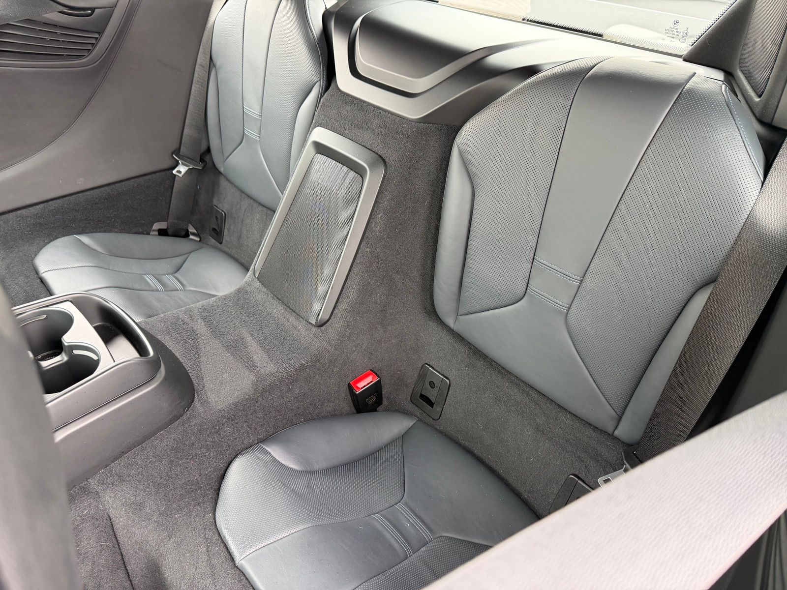 2016 BMW i8 thumbnail 23