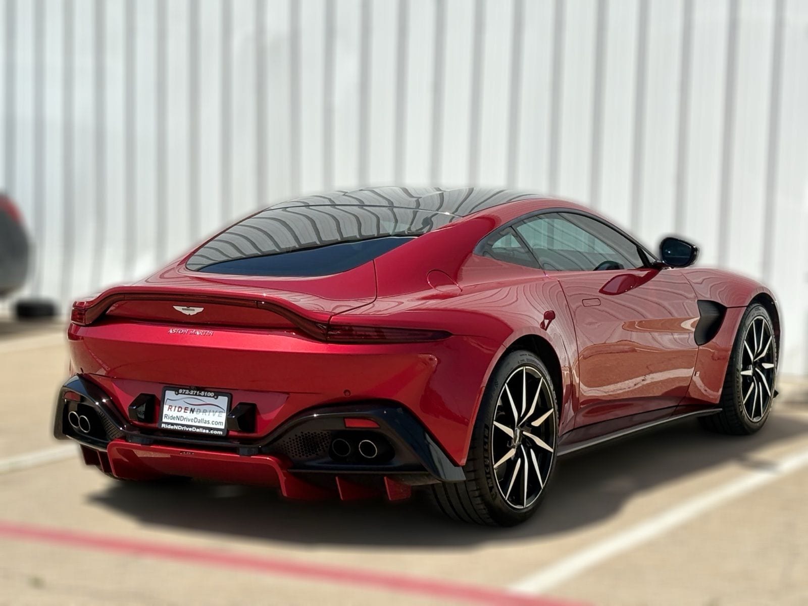 2019 Aston Martin Vantage thumbnail 9