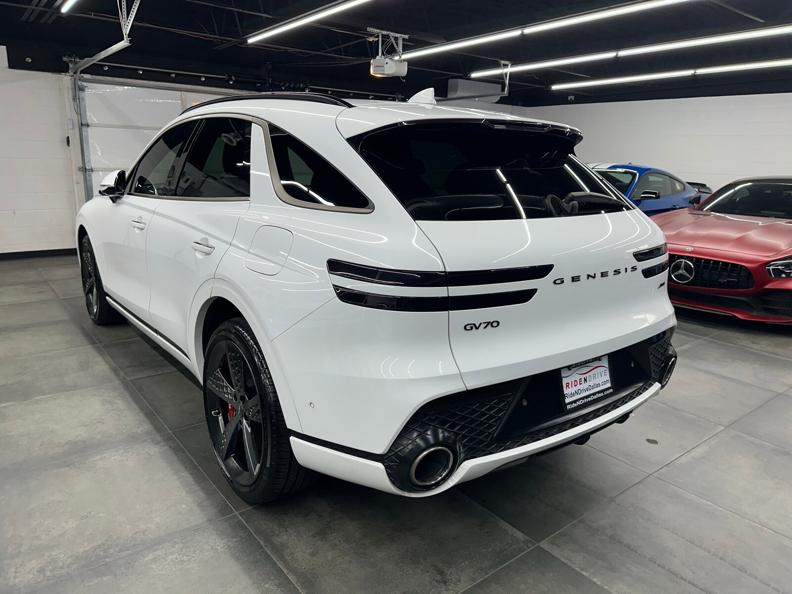 2024 Genesis GV70 2.5T Sport Prestige photo 4