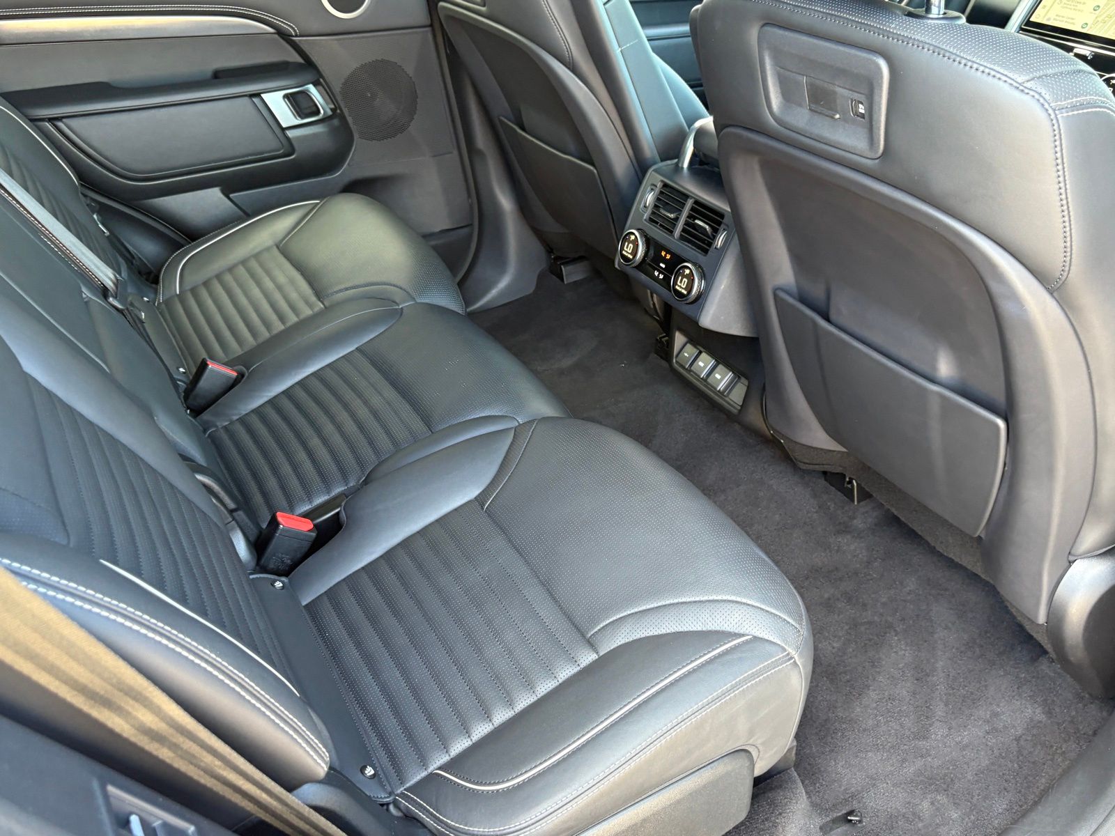 2024 Land Rover Discovery Metropolitan Edition - Photo 42