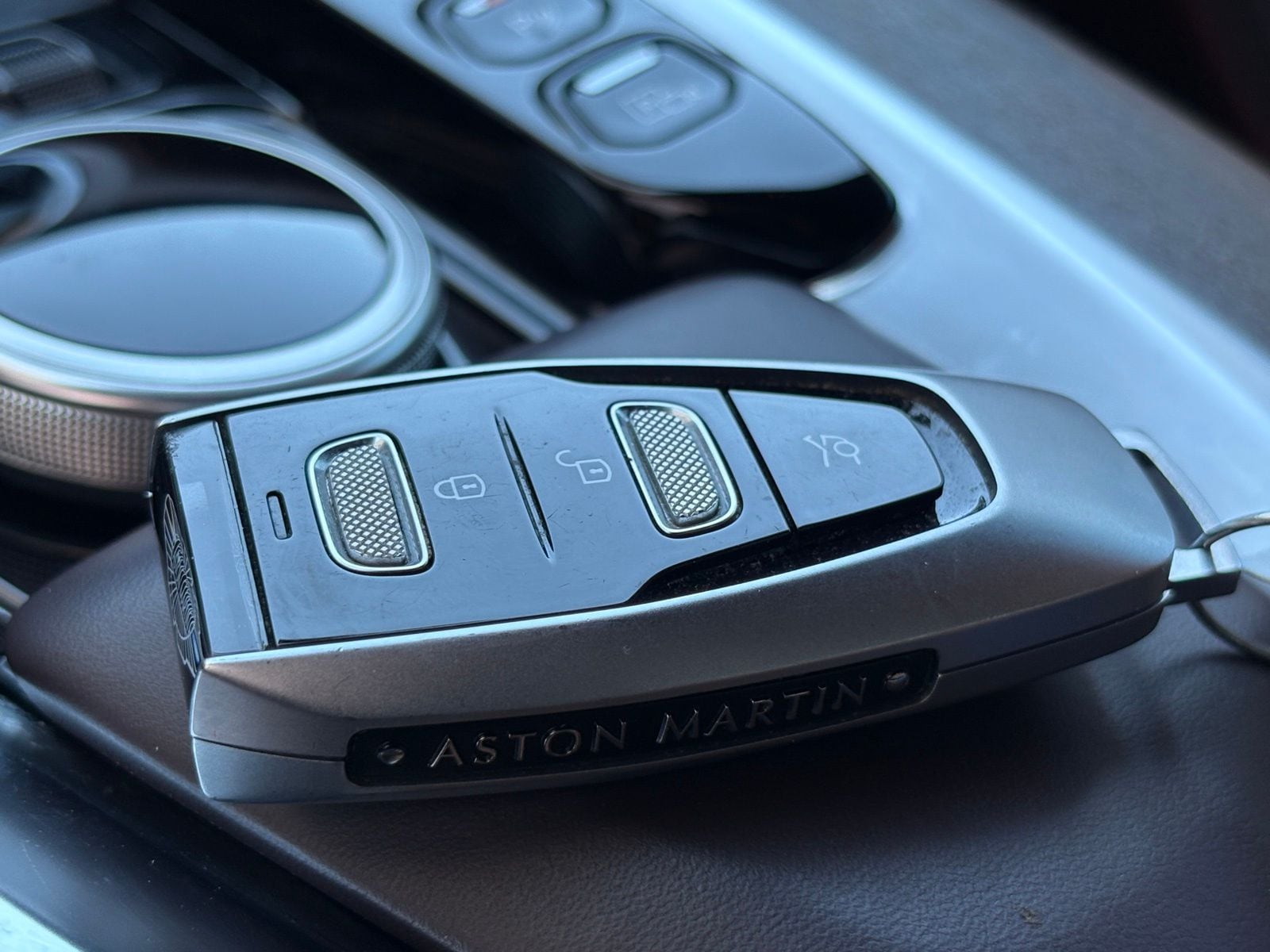 2021 Aston Martin DBX thumbnail 49