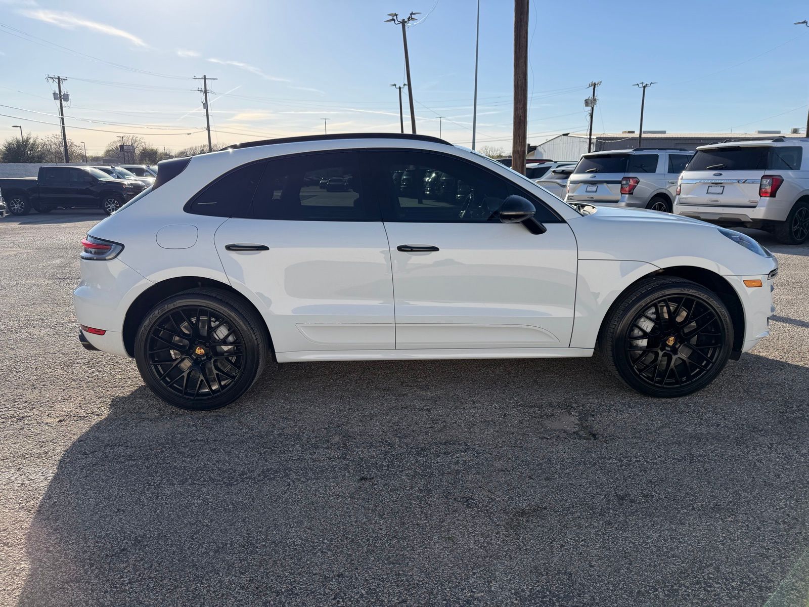 2021 Porsche Macan thumbnail 9