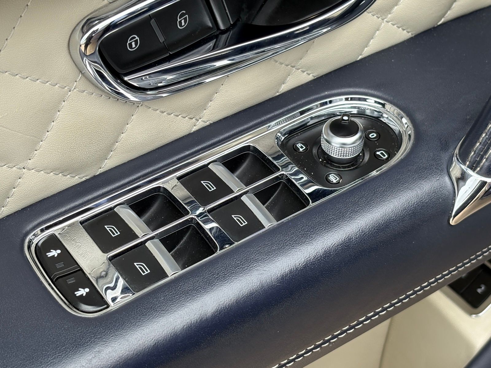 2019 Bentley Bentayga thumbnail 35