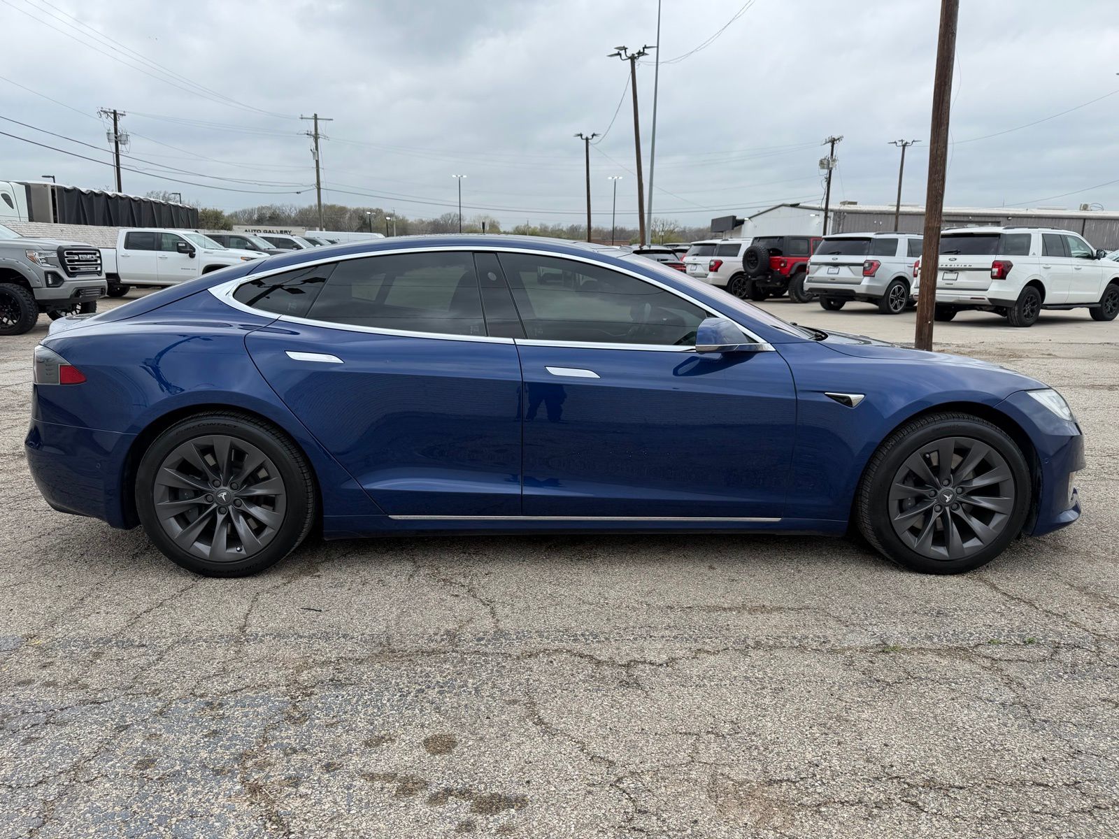 2020 Tesla Model S thumbnail 9