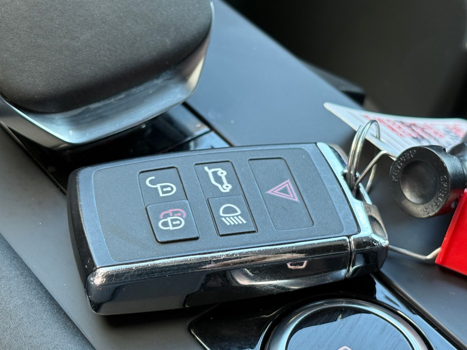 2024 Land Rover Discovery Metropolitan Edition - Photo 48
