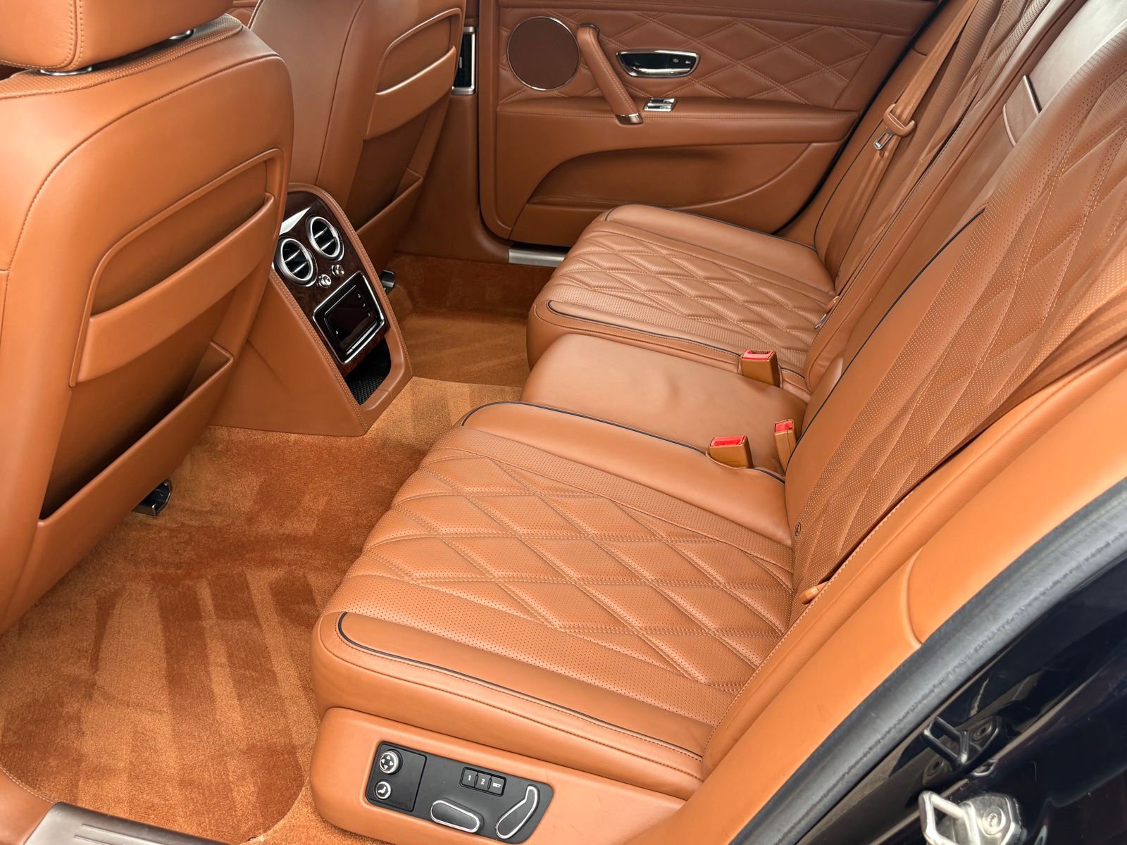 2016 Bentley Flying Spur thumbnail 38