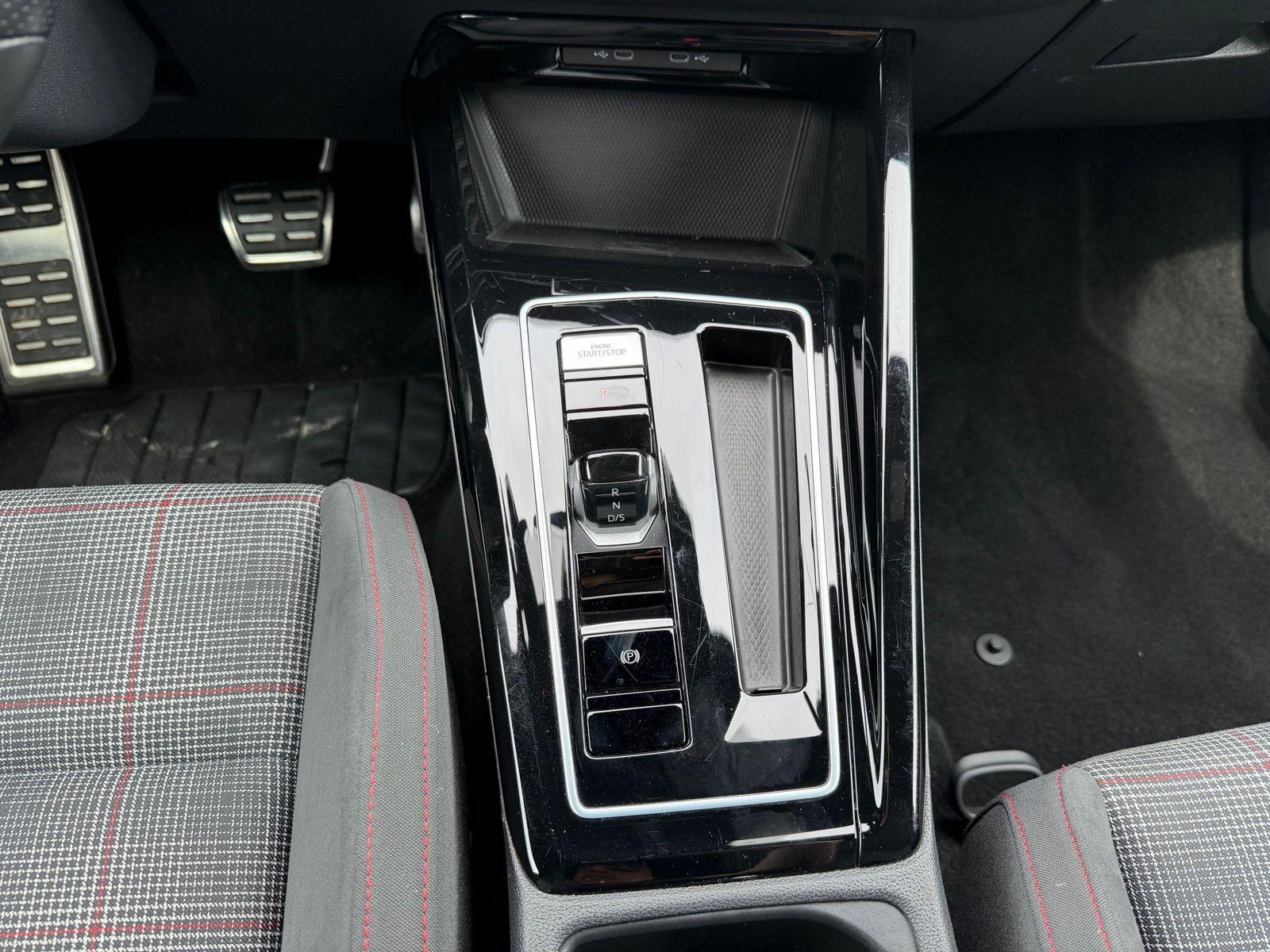 2024 Volkswagen Golf GTI thumbnail 17