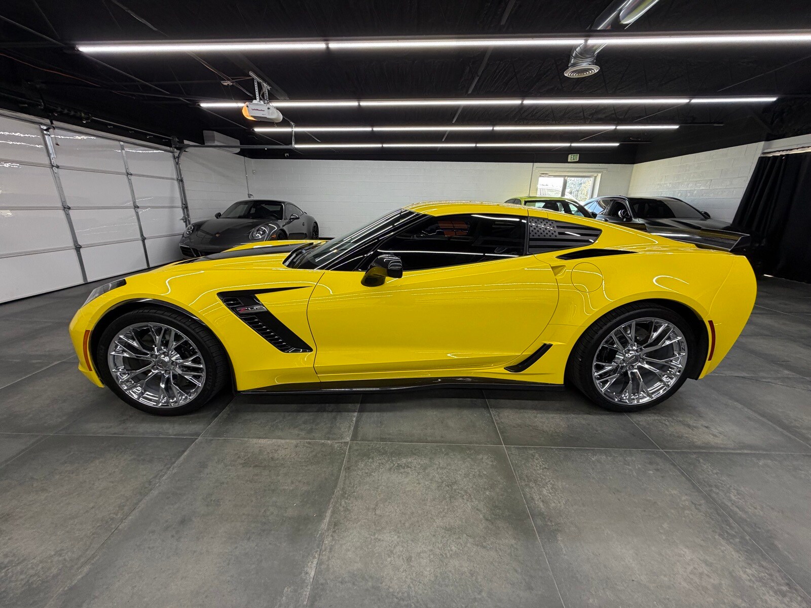 2016 Chevrolet Corvette Z06 2LZ photo 3