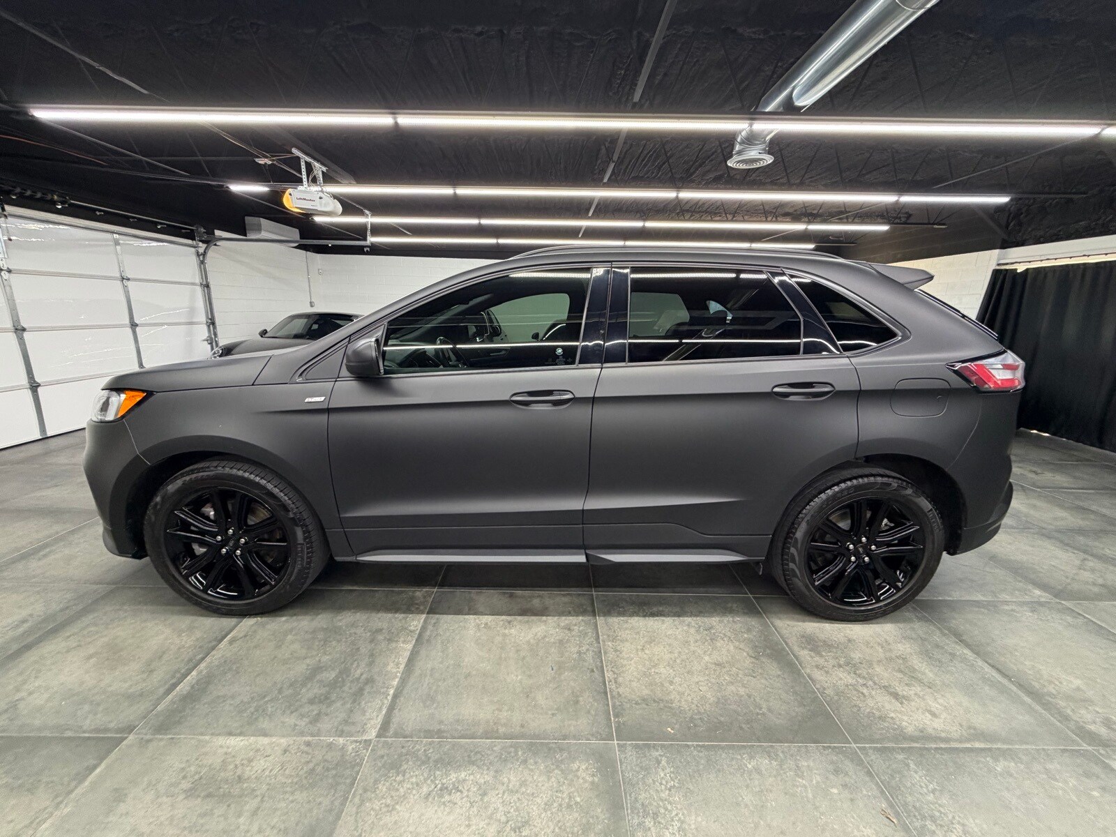 2022 Ford Edge SEL photo 3