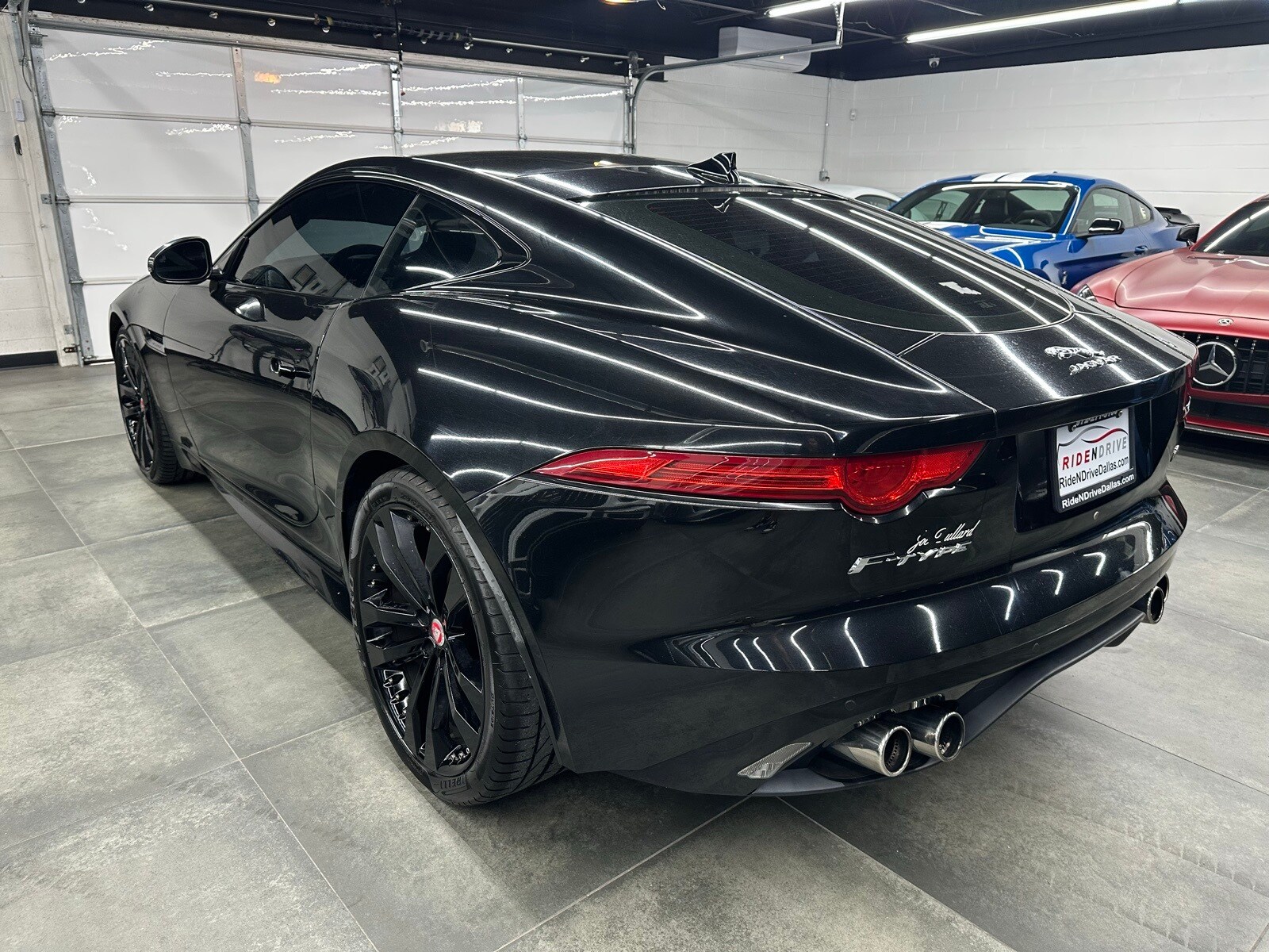2015 Jaguar F-TYPE R photo 4