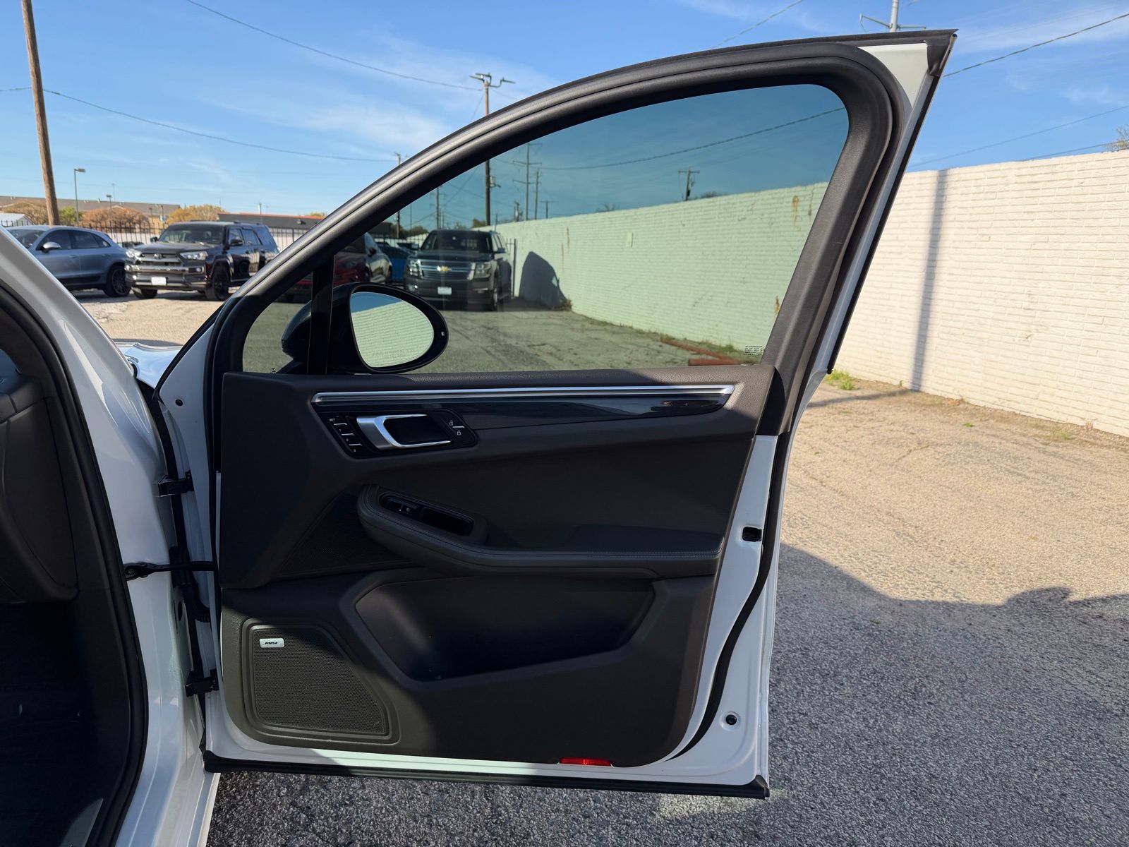 2021 Porsche Macan thumbnail 26