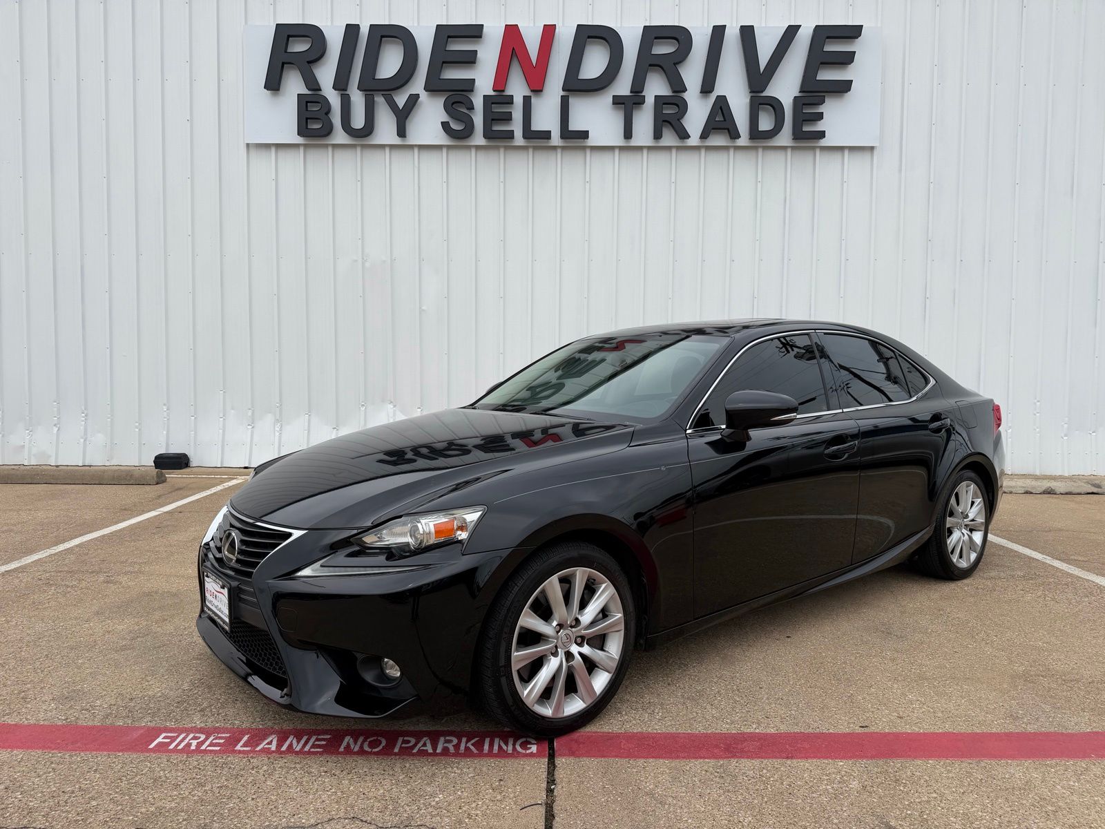 2016 Lexus IS 350 200t's photo