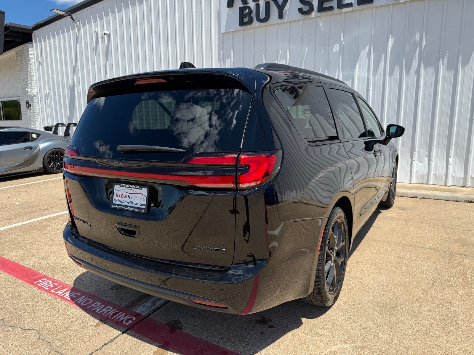 2025 Chrysler Pacifica Limited - Photo 7