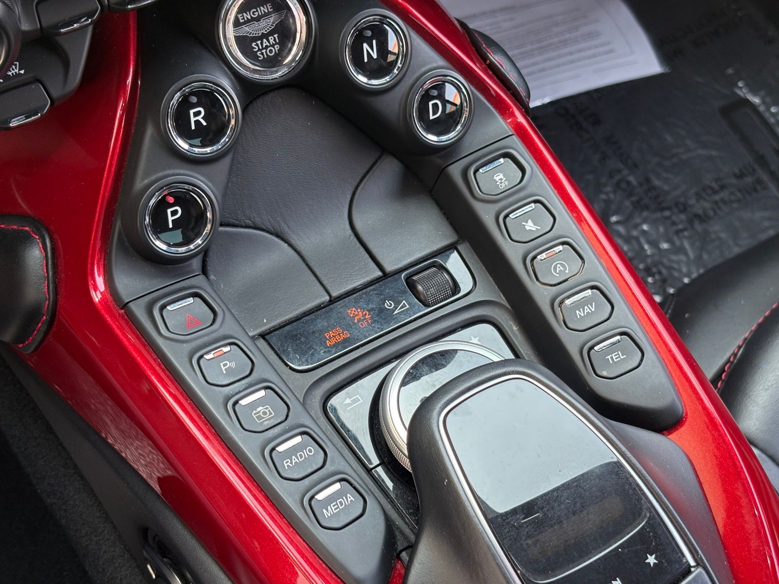 2019 Aston Martin Vantage thumbnail 21